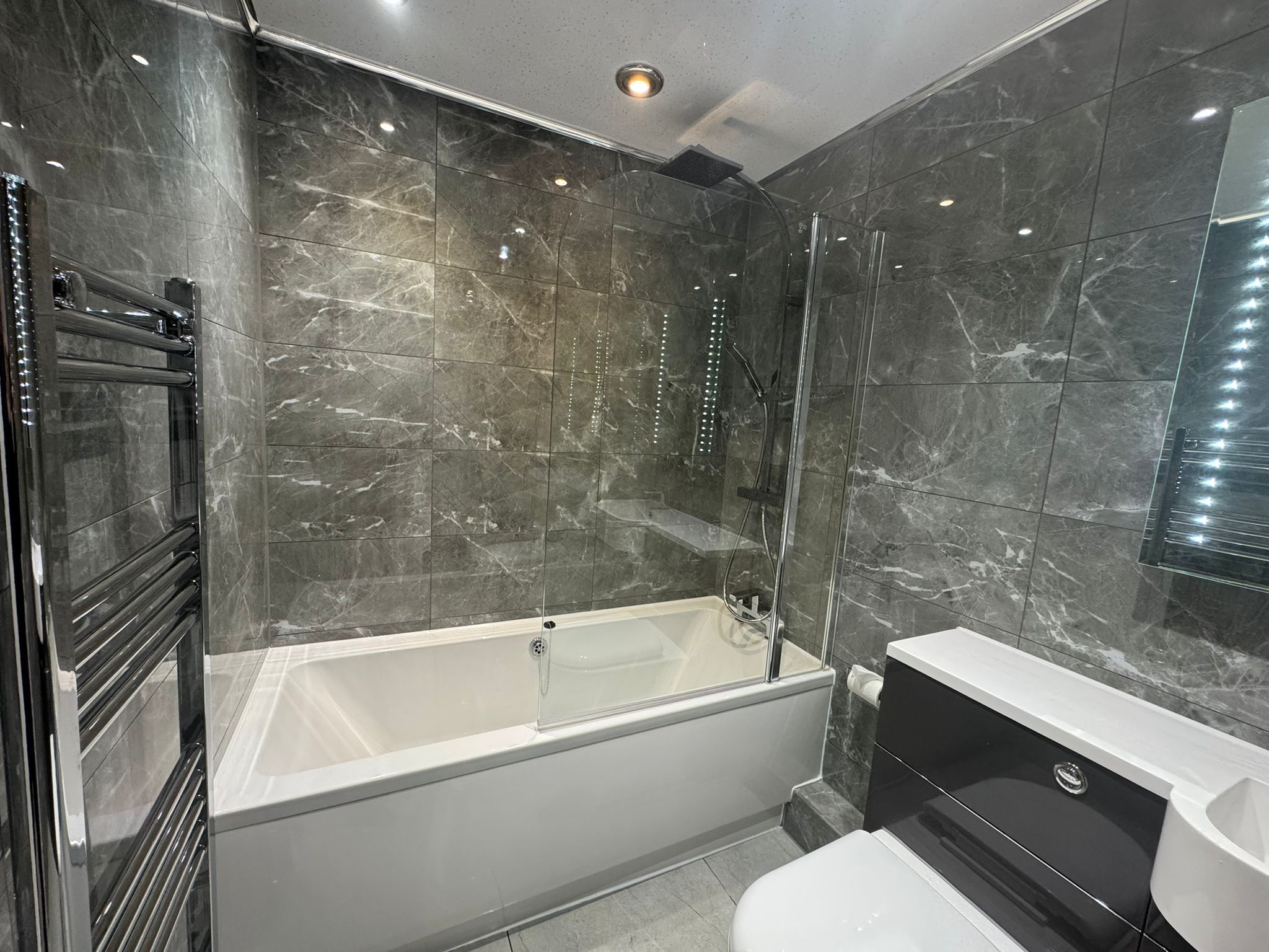 2 bedroom apartment flat/apartment To Let in Manchester - Photograph 7.