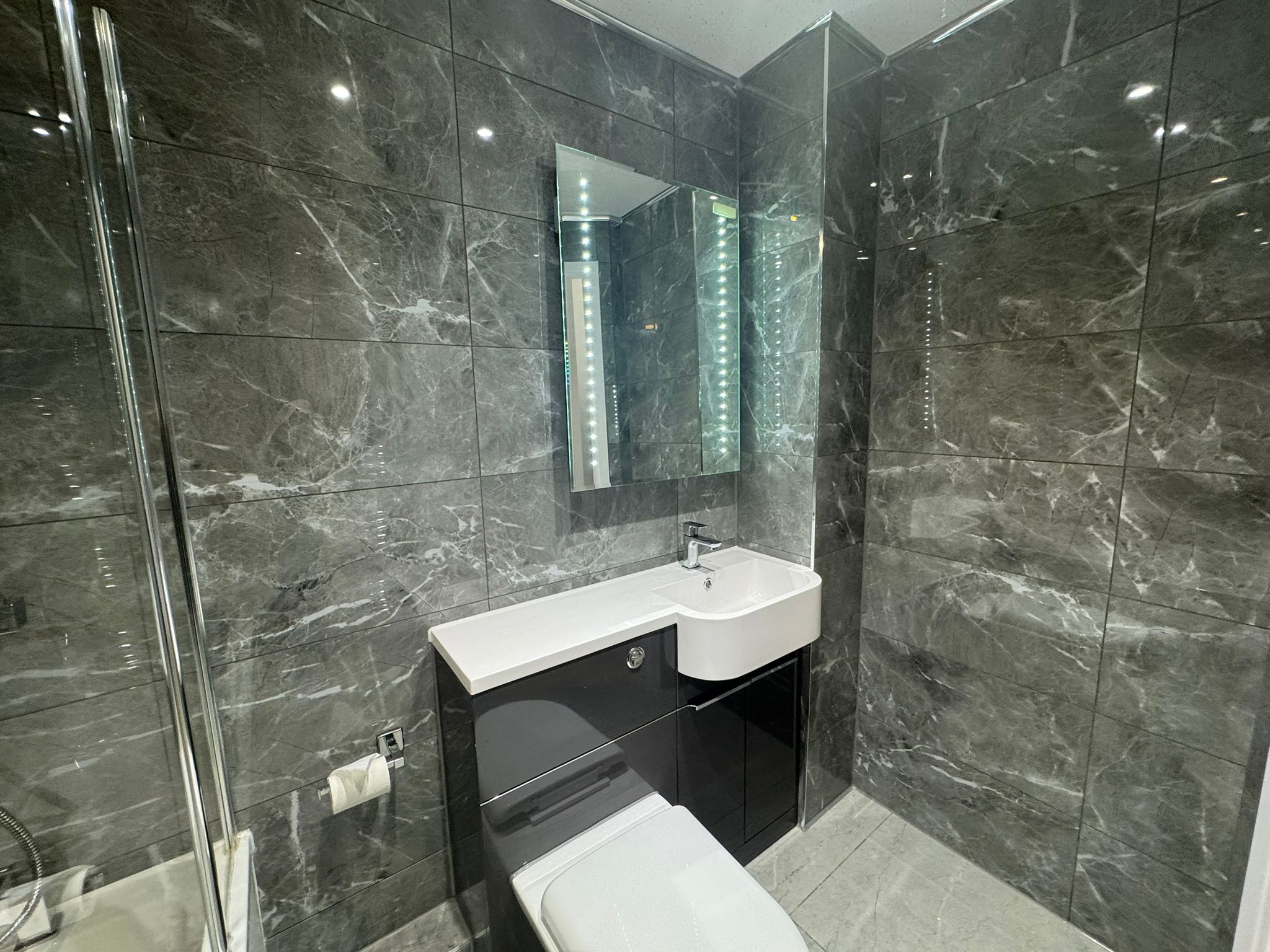 2 bedroom apartment flat/apartment To Let in Manchester - Photograph 8.