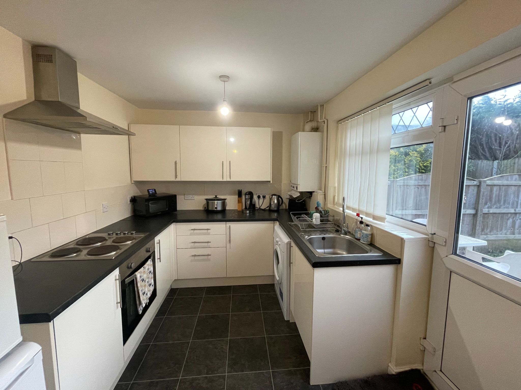 3 bedroom mid terraced house For Sale in Manchester - Photograph 5.