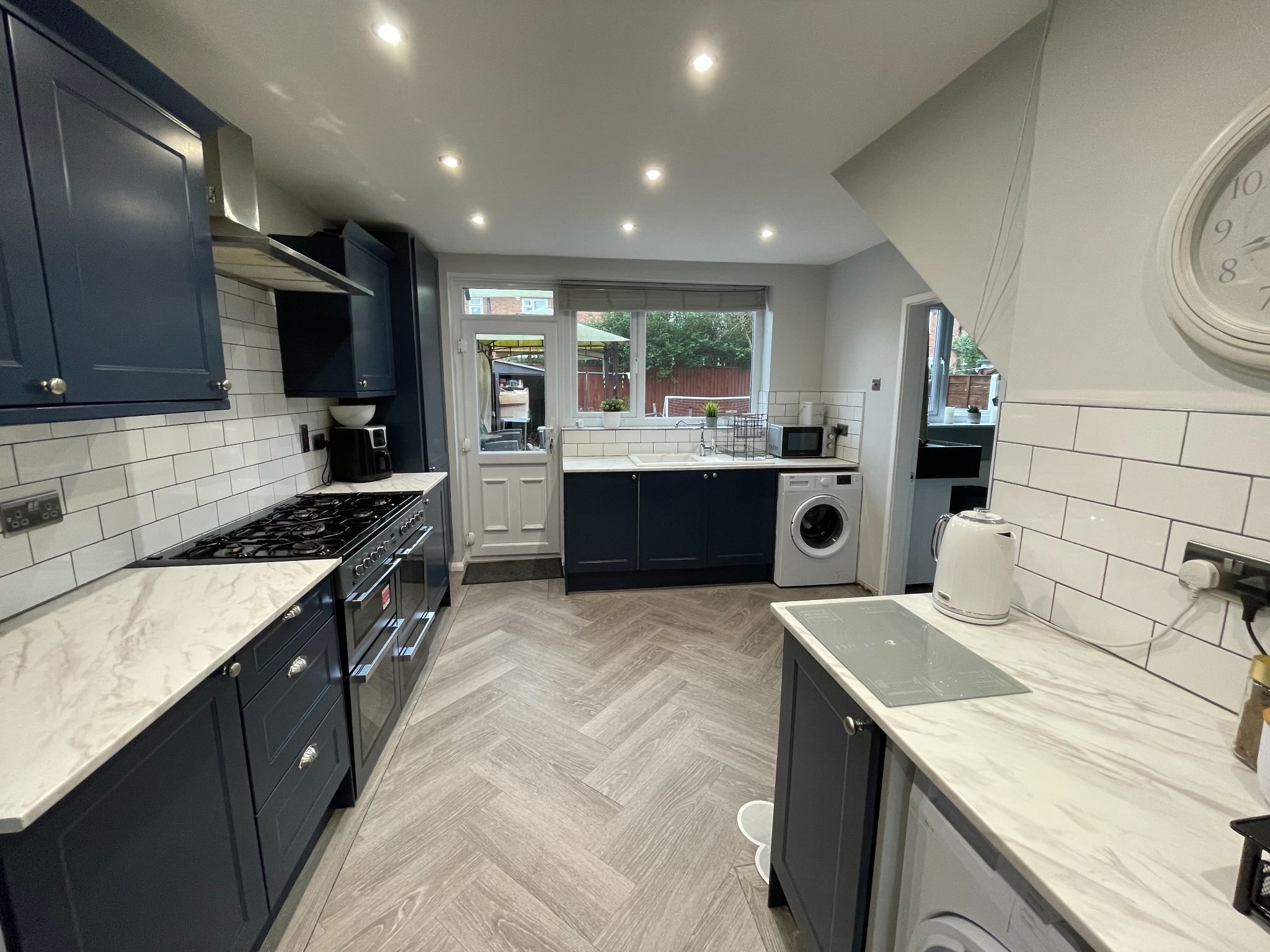 3 bedroom barn conversion house For Sale in Manchester - Photograph 7.