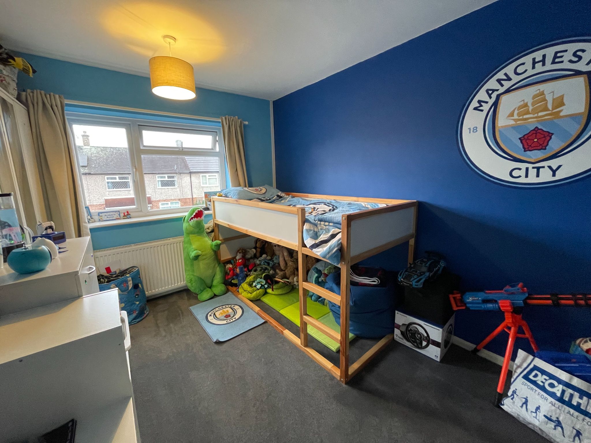 3 bedroom barn conversion house For Sale in Manchester - Photograph 16.