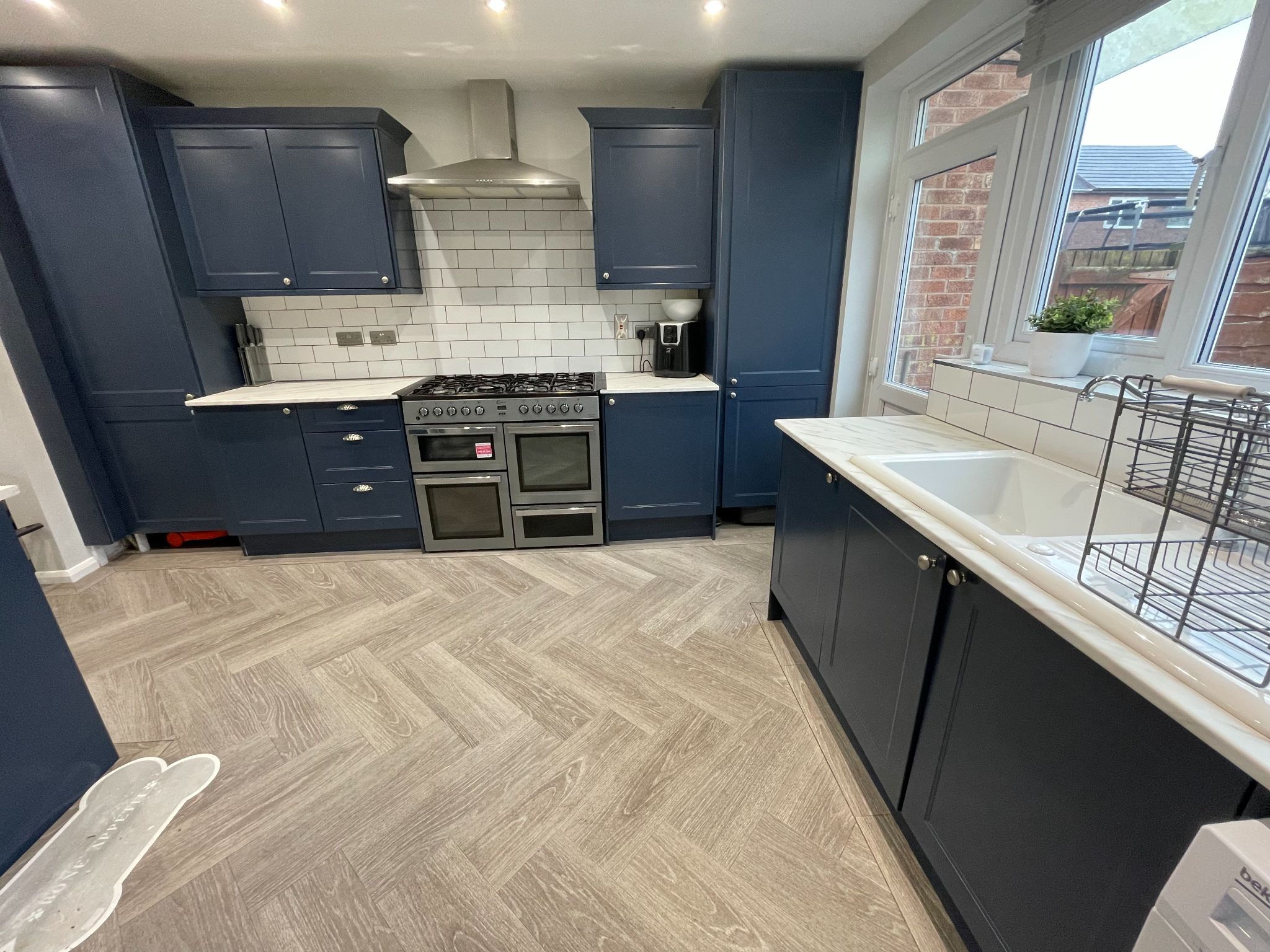 3 bedroom barn conversion house For Sale in Manchester - Photograph 8.