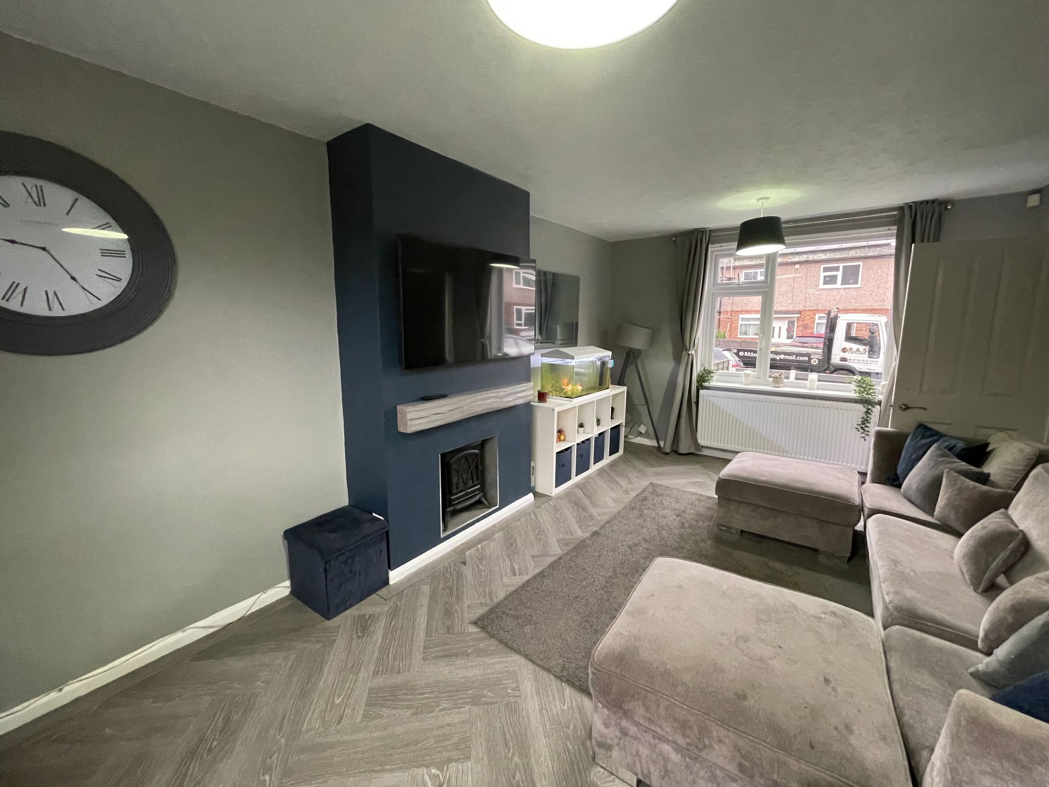 3 bedroom barn conversion house For Sale in Manchester - Photograph 6.