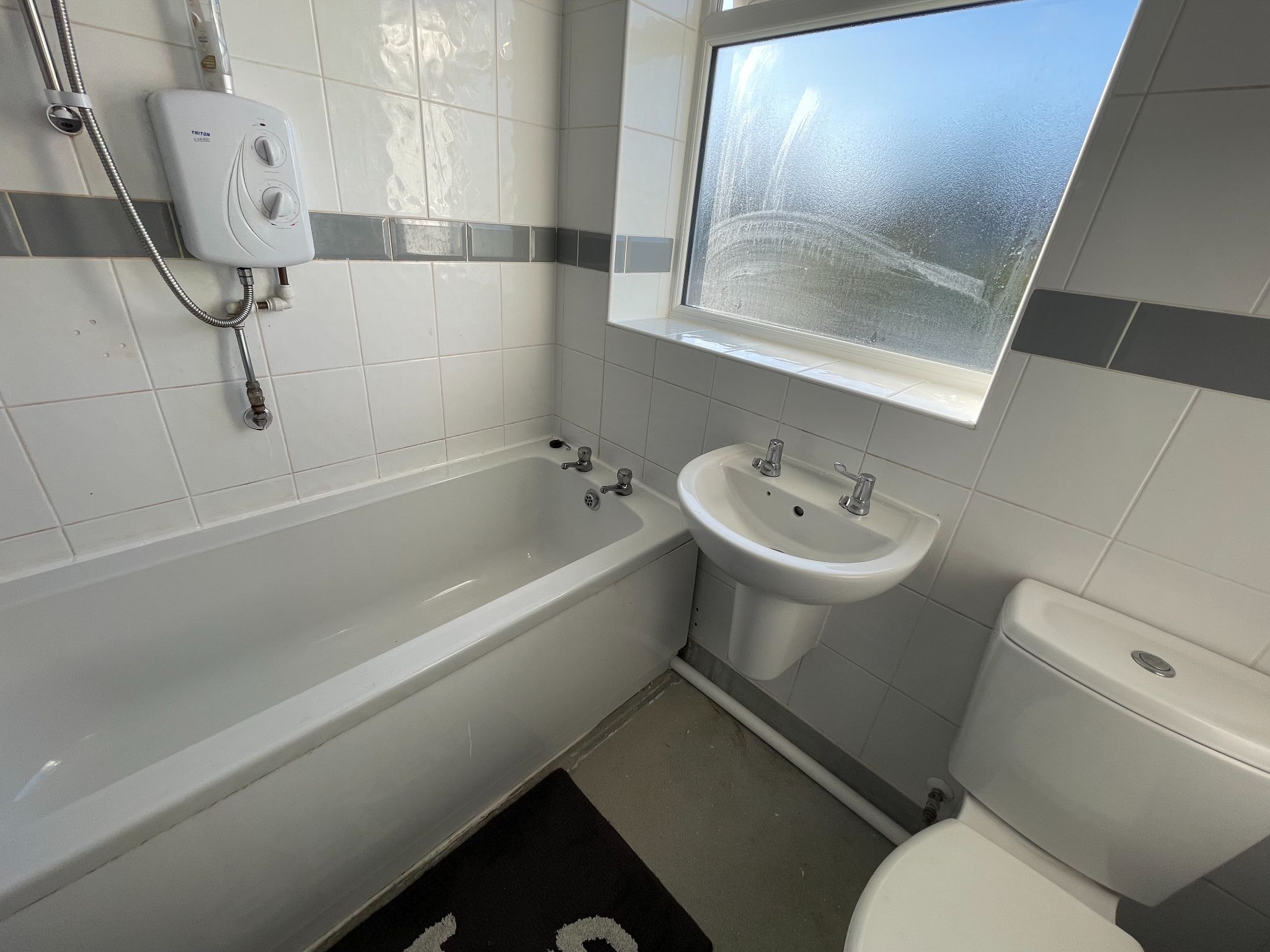 4 bedroom semi-detached house For Sale in Manchester - Photograph 22.