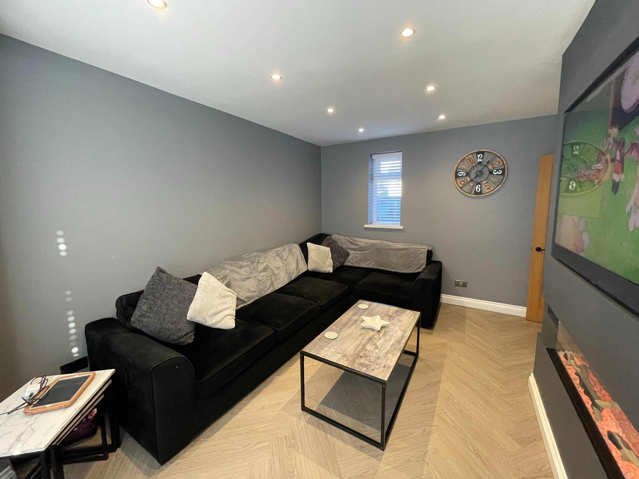 4 bedroom semi-detached house For Sale in Manchester - Photograph 4.