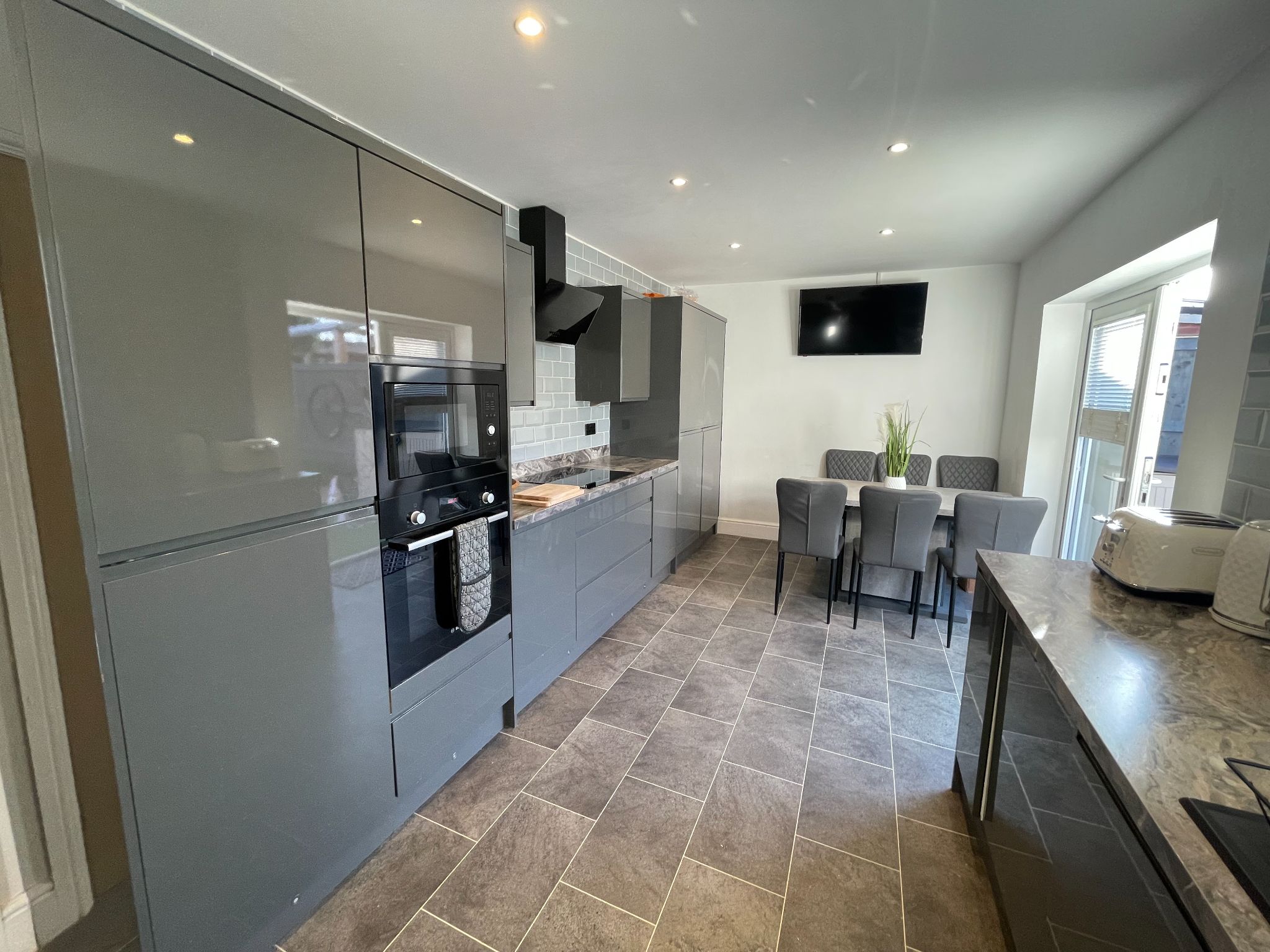 4 bedroom semi-detached house For Sale in Manchester - Photograph 7.