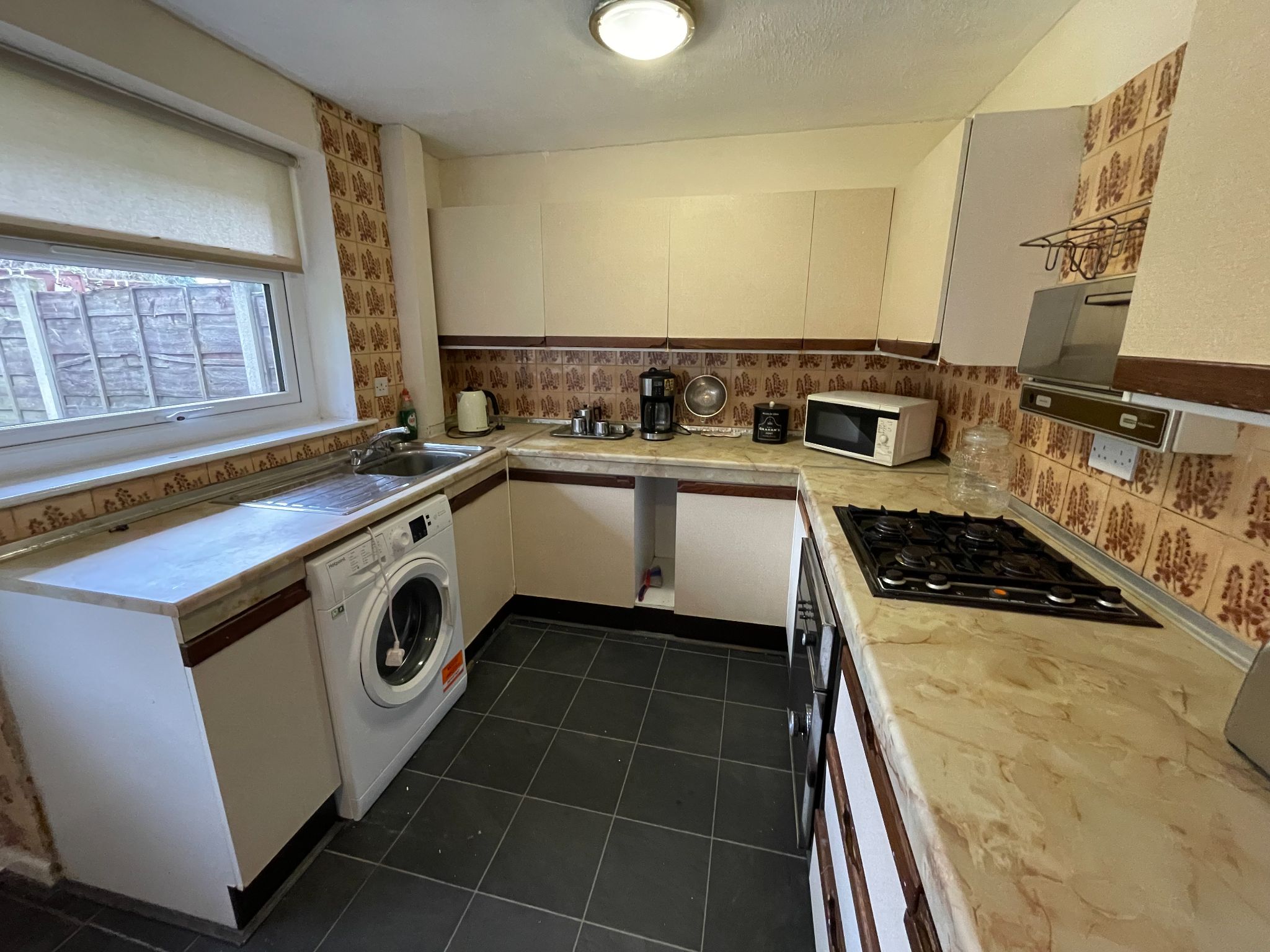 3 bedroom semi-detached house For Sale in Manchester - Photograph 6.