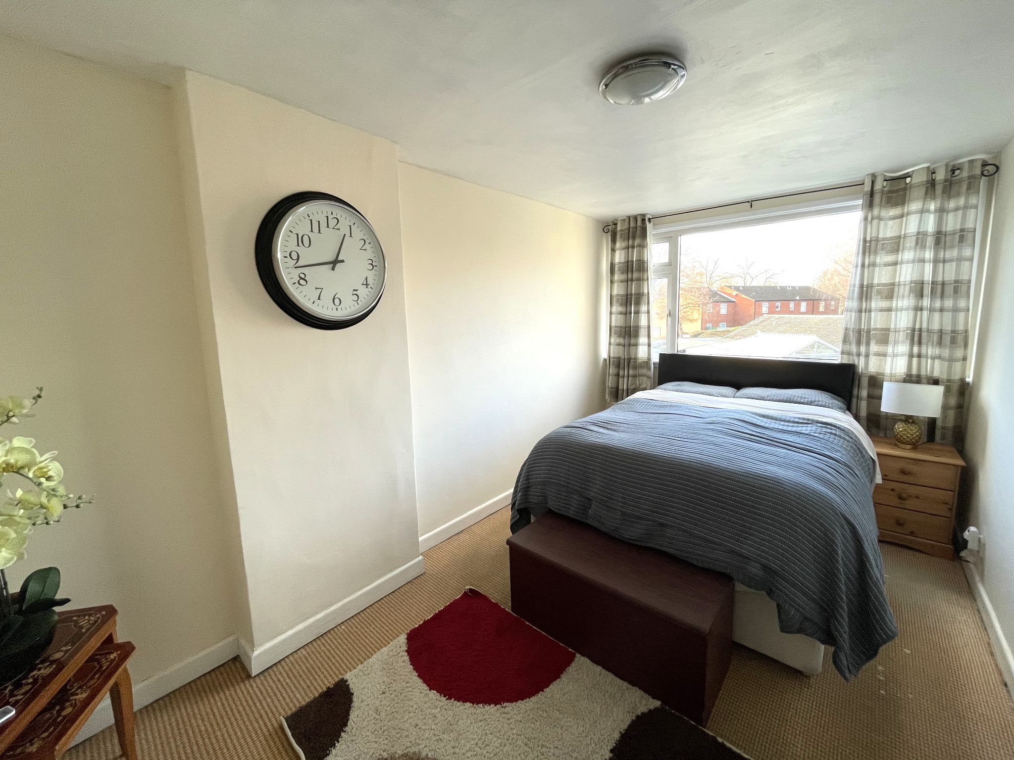 3 bedroom semi-detached house For Sale in Manchester - Photograph 10.