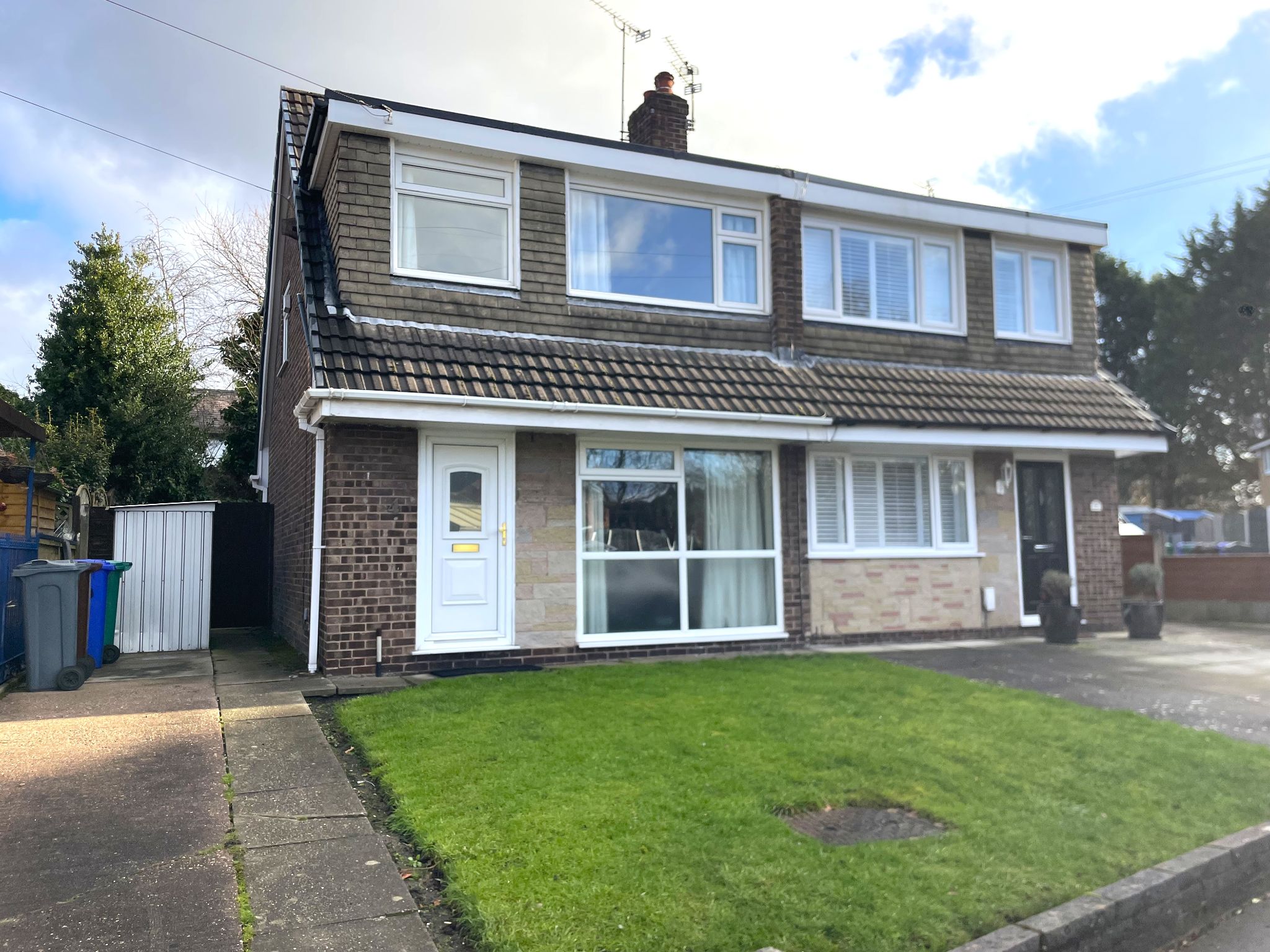 3 bedroom semi-detached house For Sale in Manchester - Property photograph.