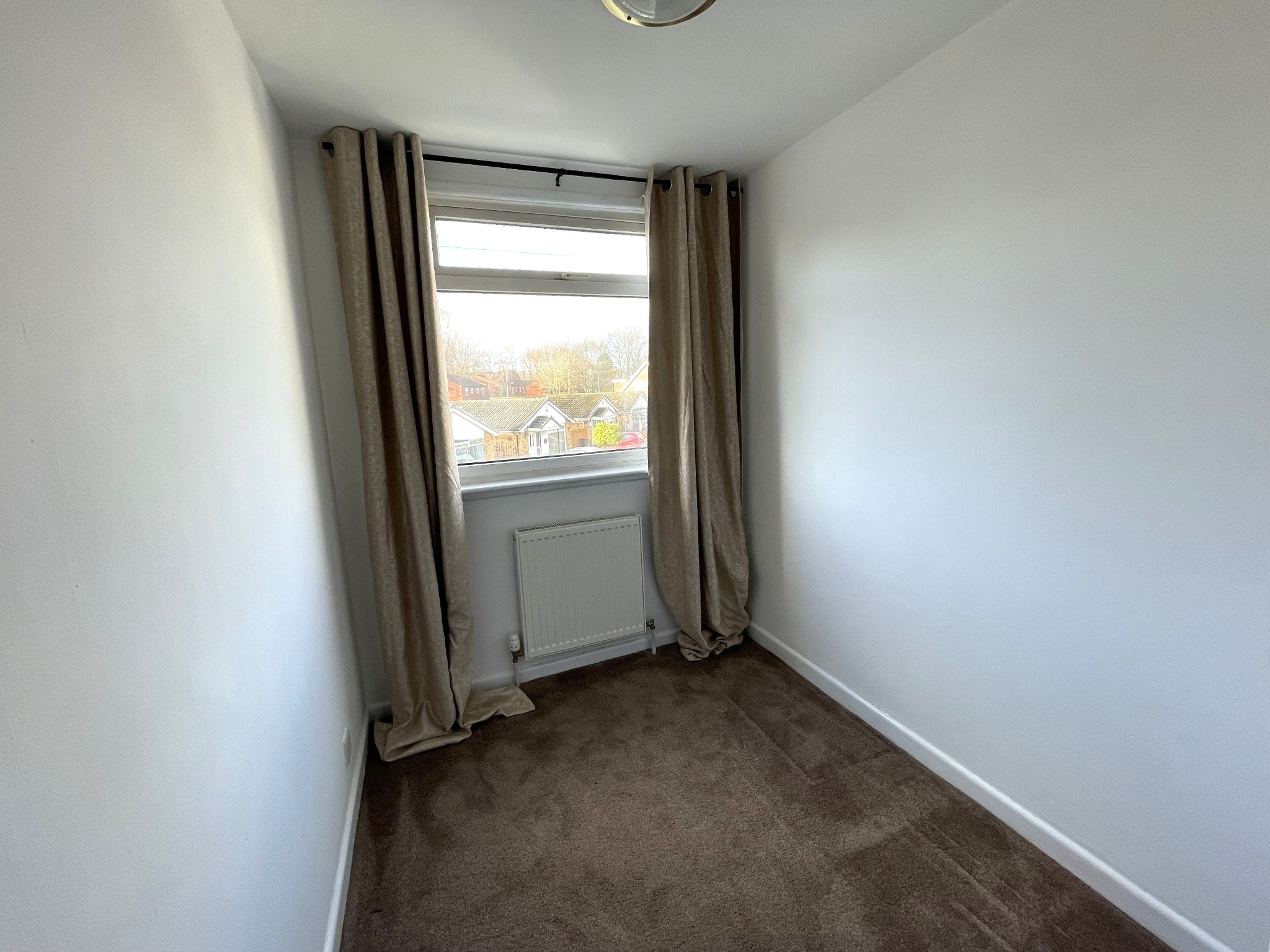 3 bedroom semi-detached house For Sale in Manchester - Photograph 12.