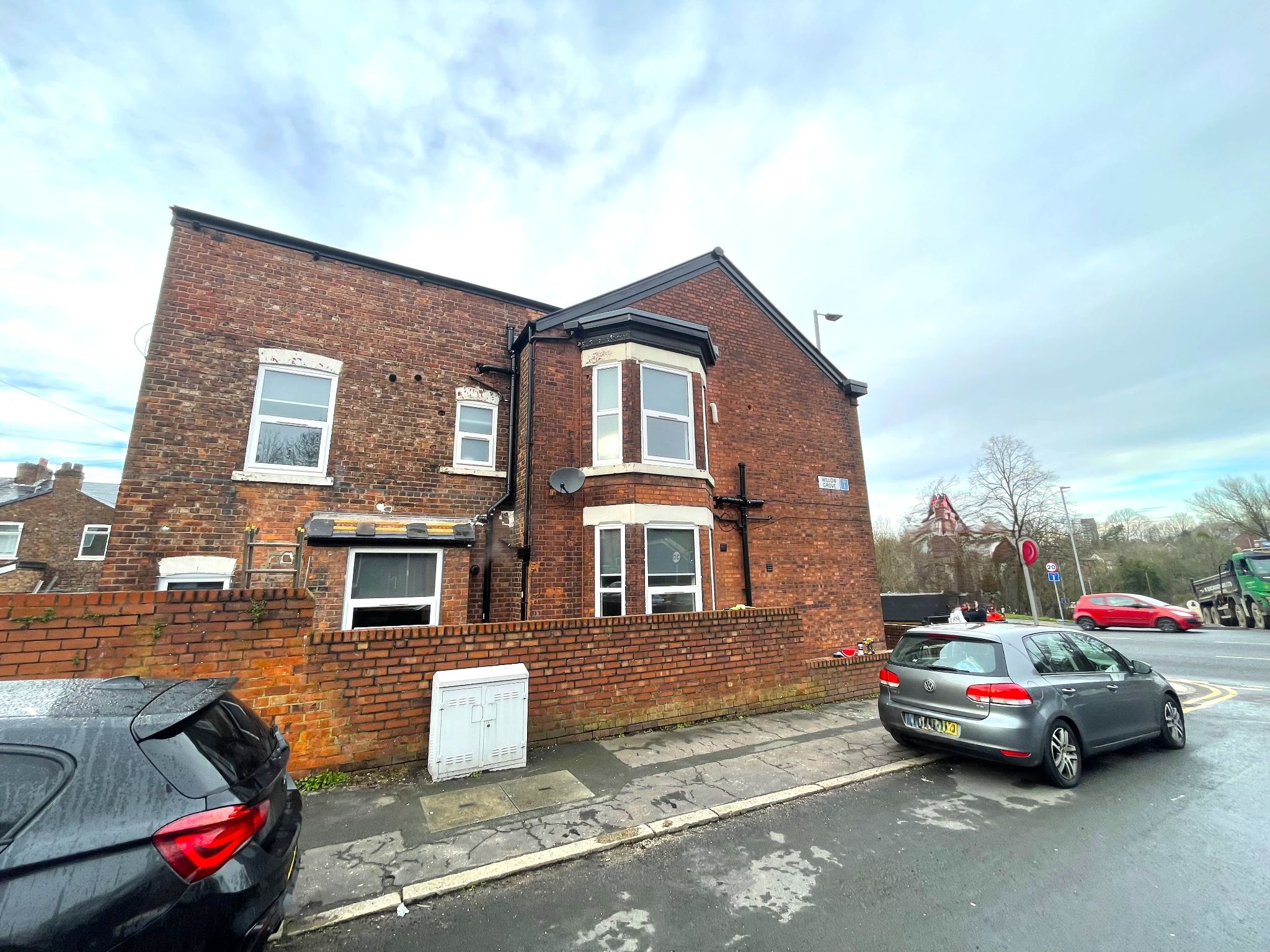 6 bedroom end terraced house For Sale in Manchester - Property photograph.