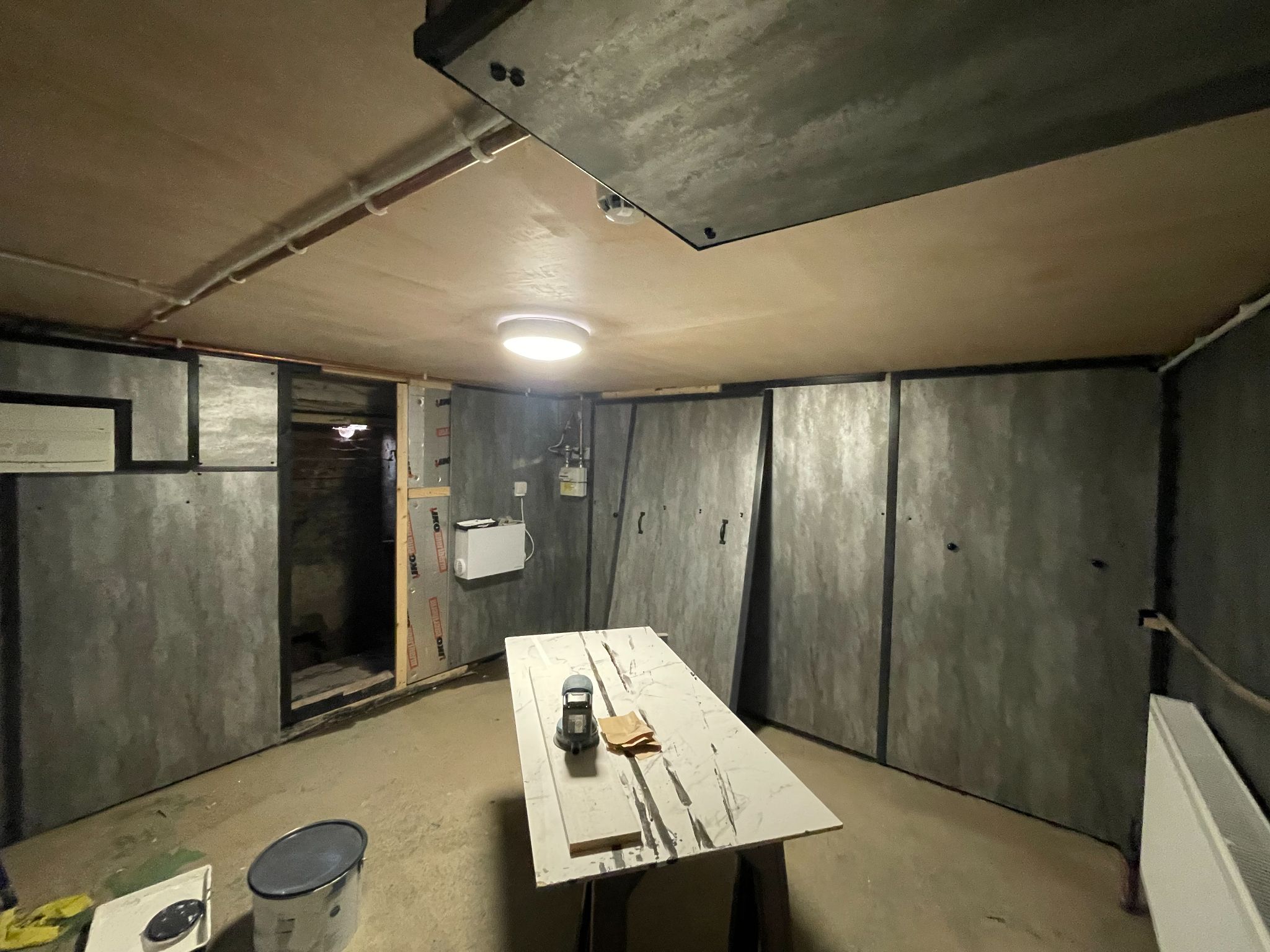 6 bedroom end terraced house For Sale in Manchester - Photograph 8.