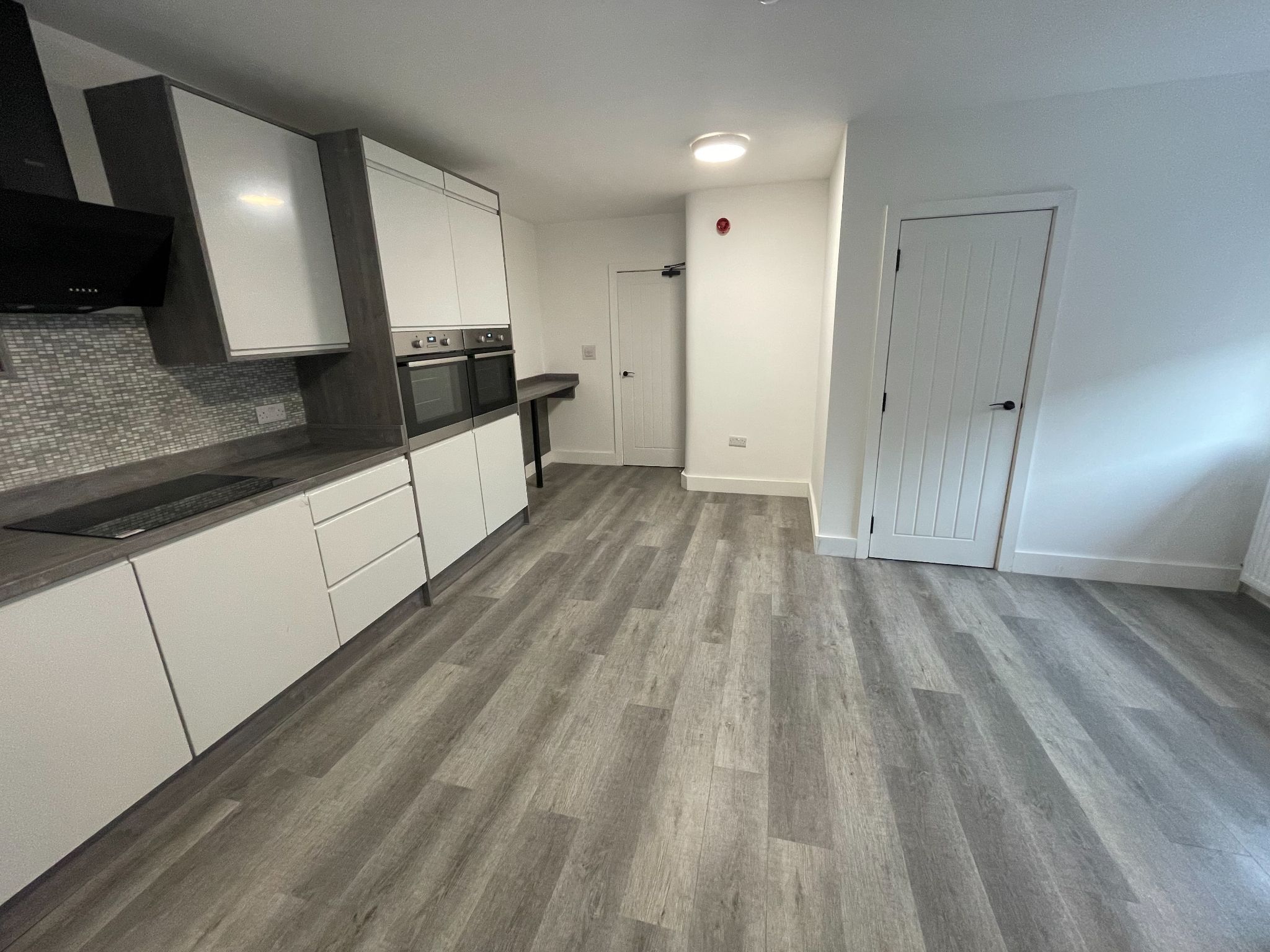 6 bedroom end terraced house For Sale in Manchester - Photograph 12.