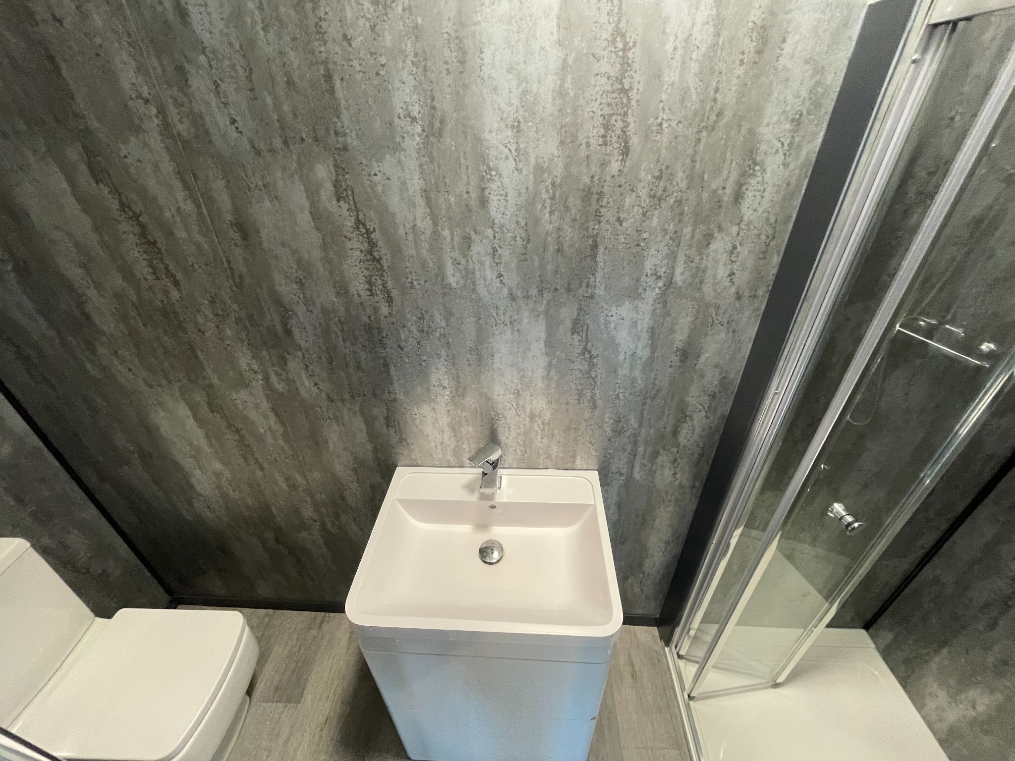 6 bedroom end terraced house For Sale in Manchester - Photograph 13.