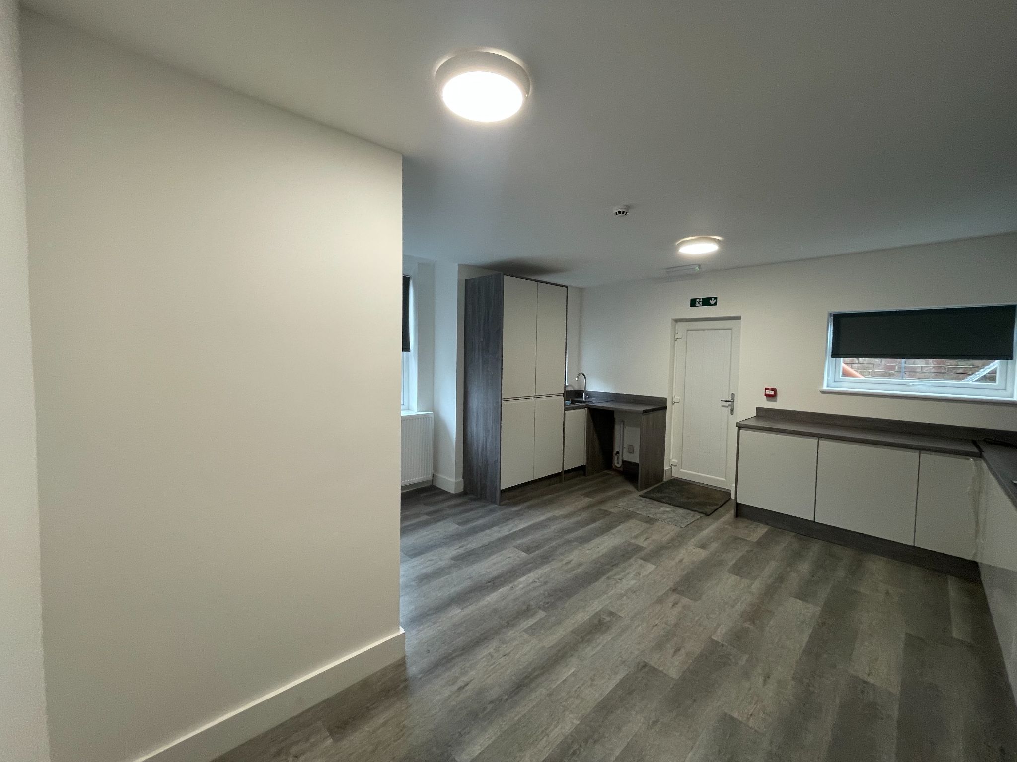 6 bedroom end terraced house For Sale in Manchester - Photograph 9.