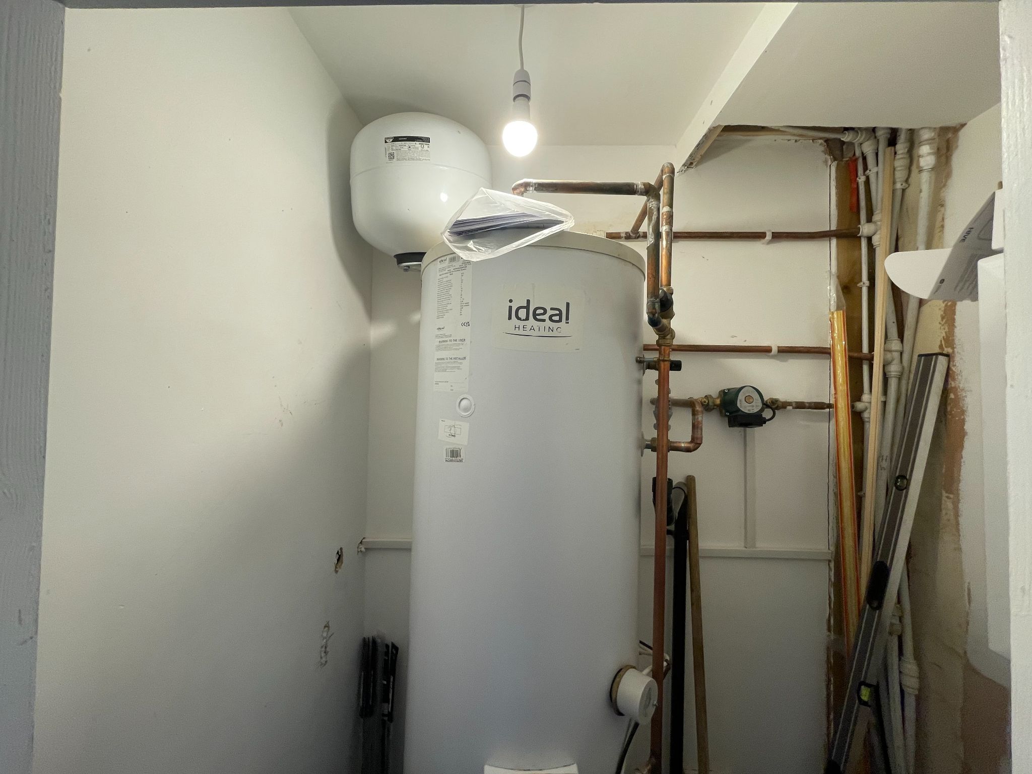 6 bedroom end terraced house For Sale in Manchester - Photograph 13.