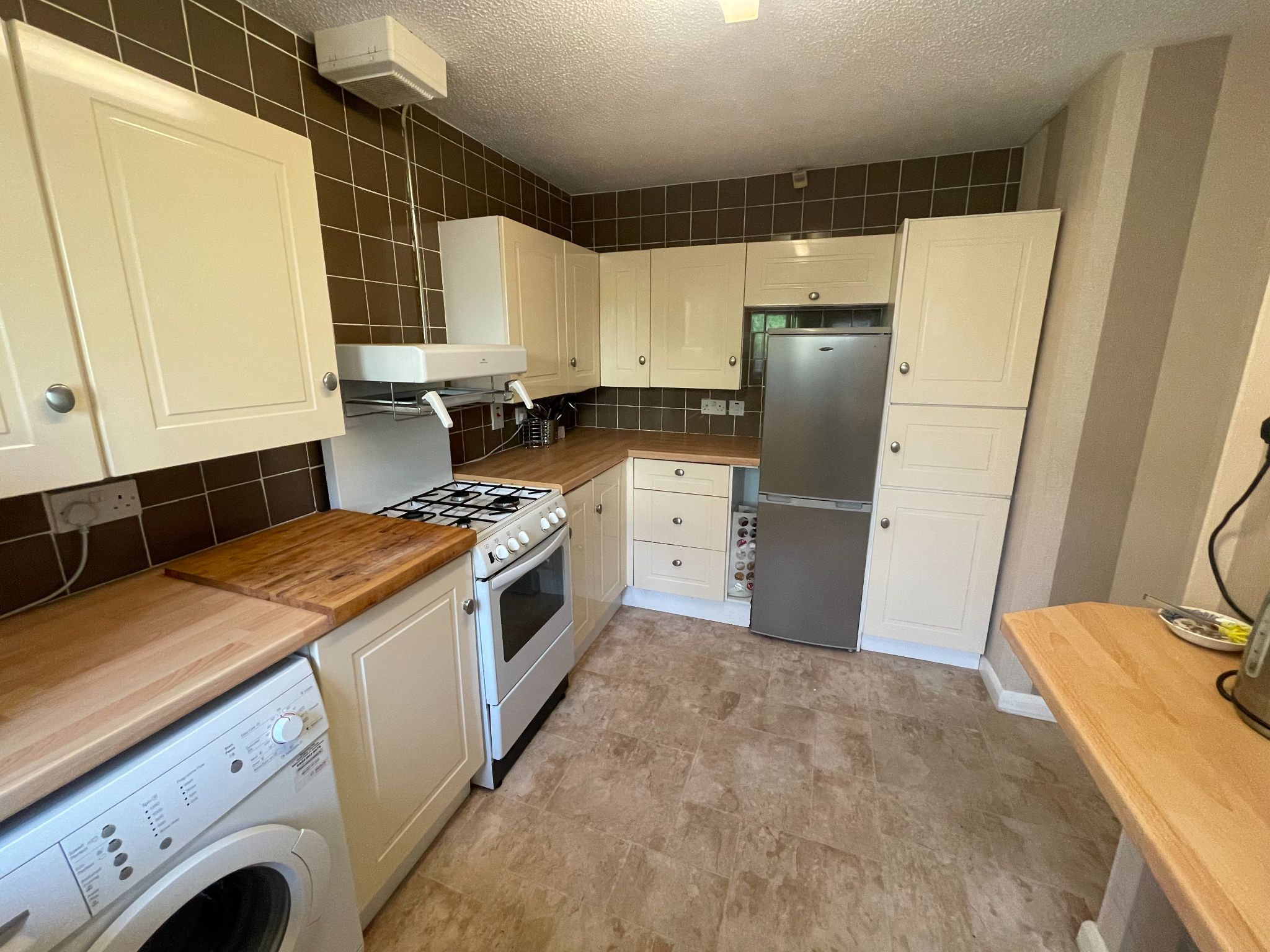 2 bedroom semi-detached bungalow For Sale in Manchester - Photograph 8.