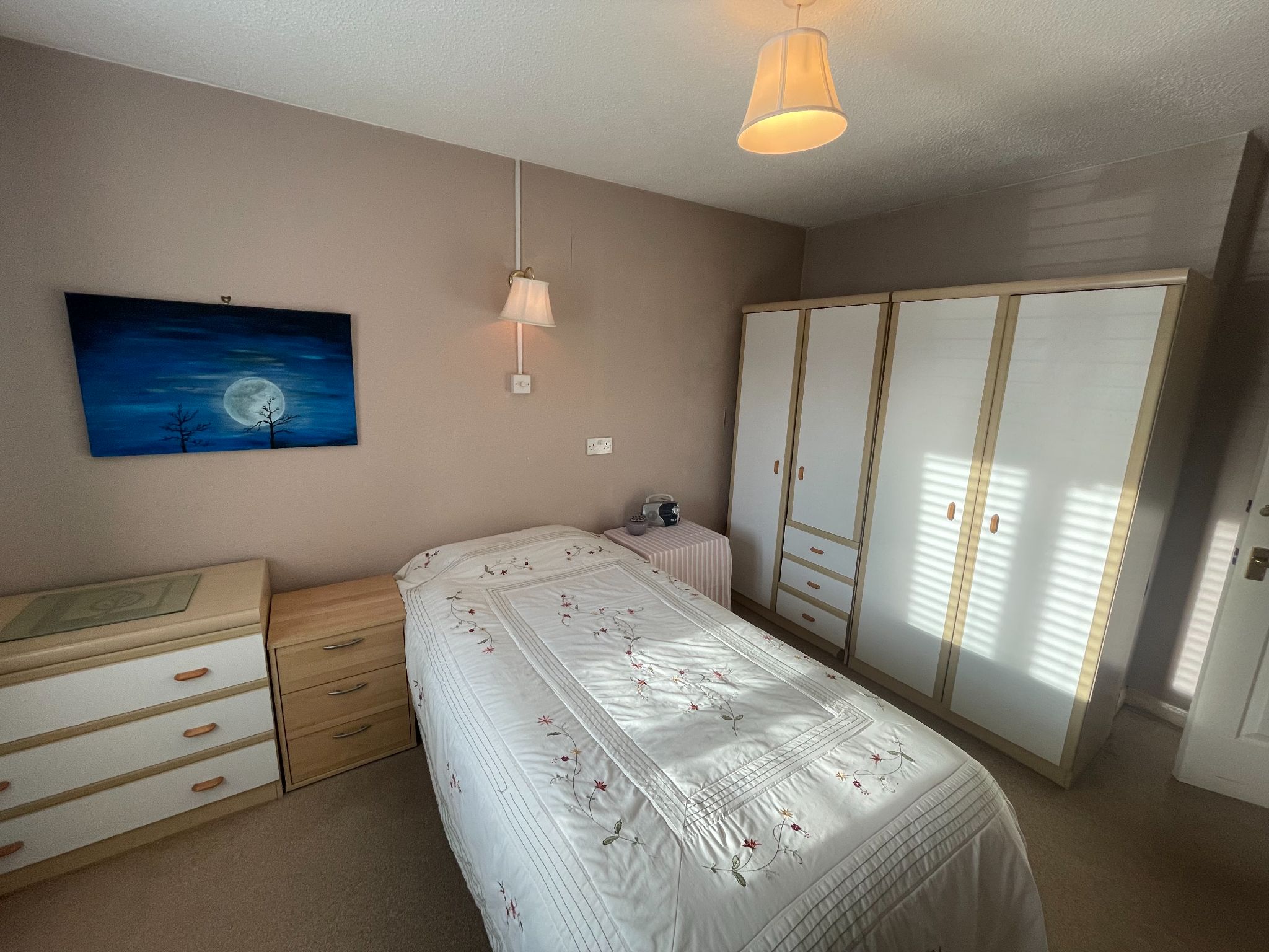 2 bedroom semi-detached bungalow For Sale in Manchester - Photograph 11.