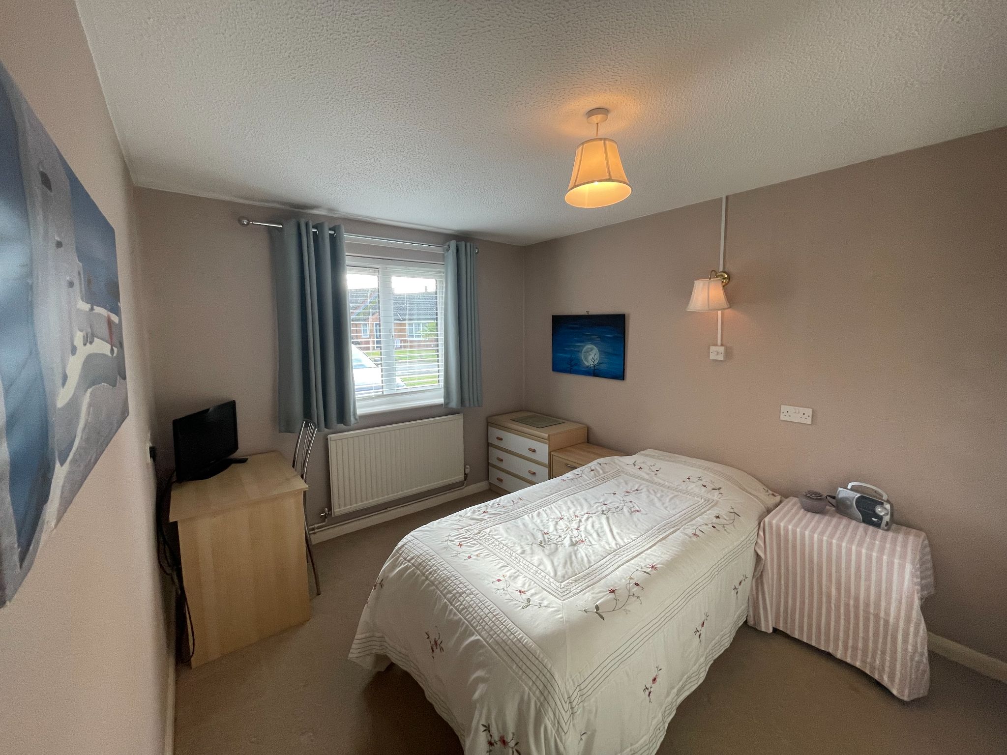 2 bedroom semi-detached bungalow For Sale in Manchester - Photograph 10.