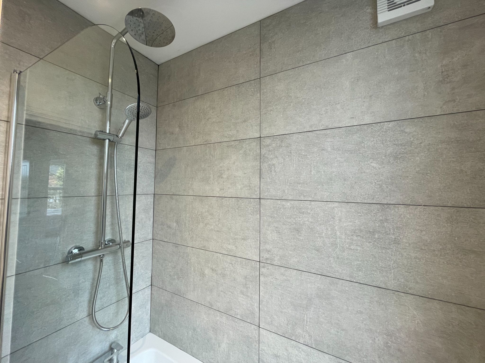 4 bedroom semi-detached house For Sale in Manchester - Photograph 16.