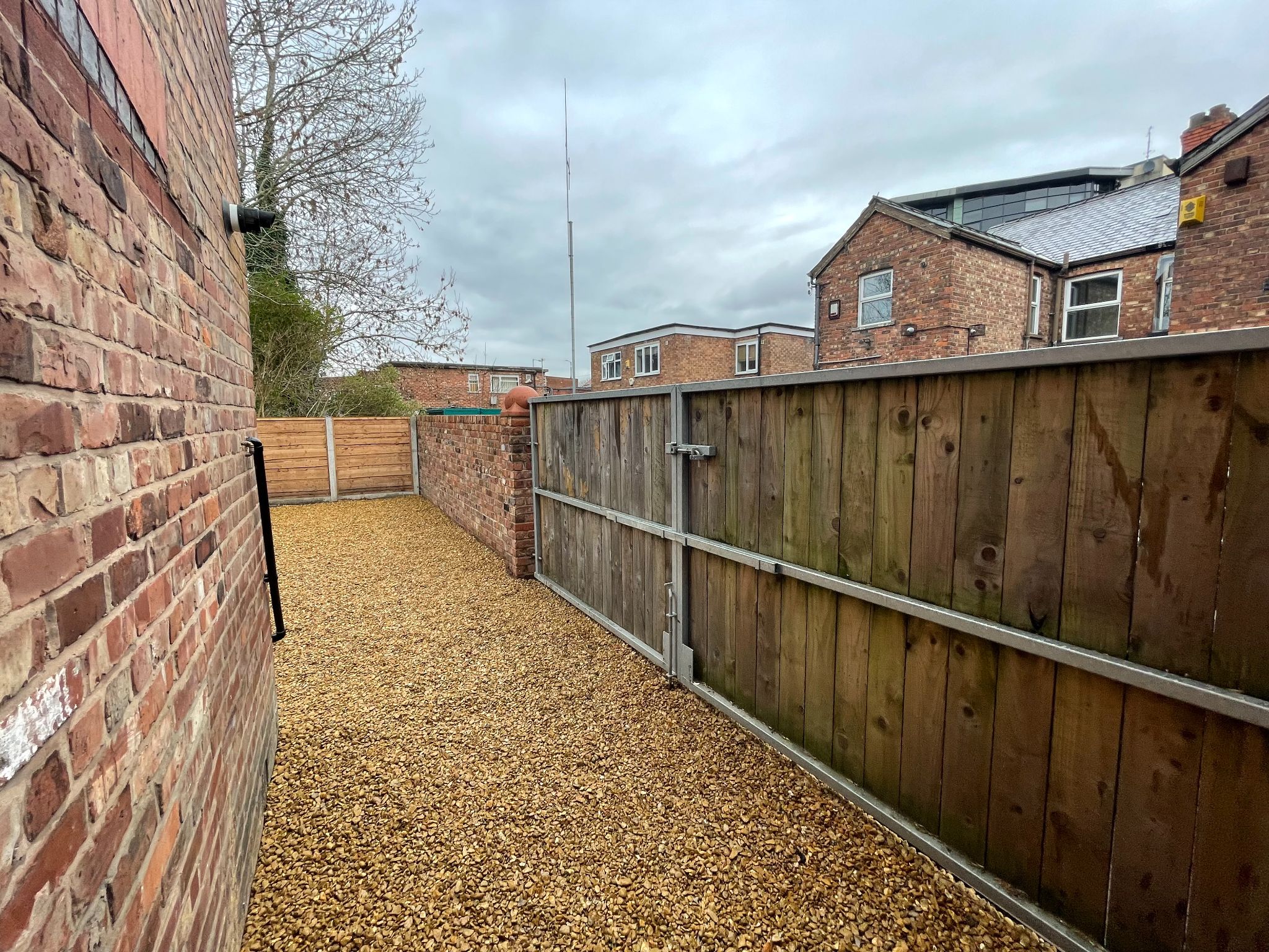 4 bedroom semi-detached house For Sale in Manchester - Photograph 27.