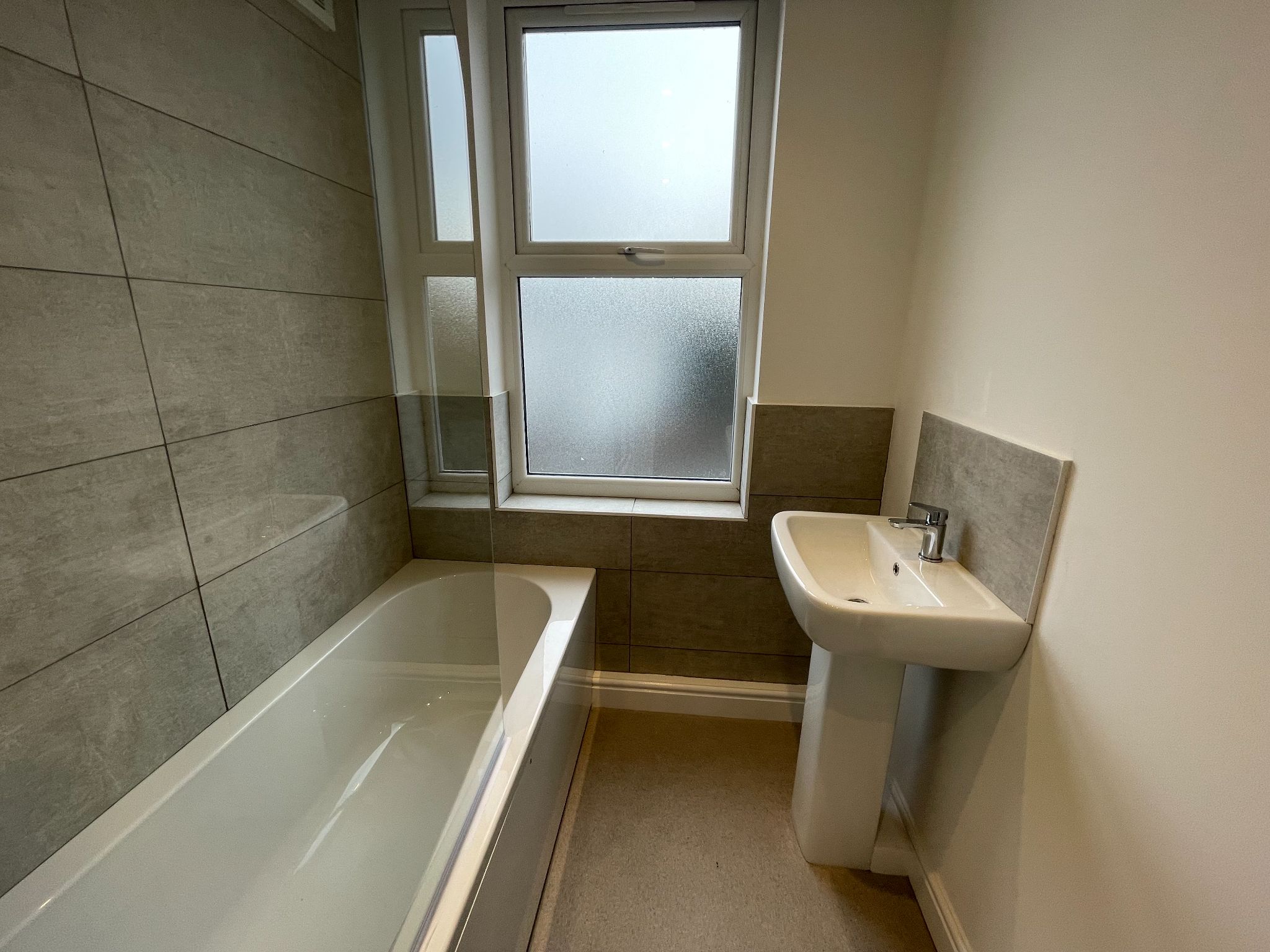 4 bedroom semi-detached house For Sale in Manchester - Photograph 15.