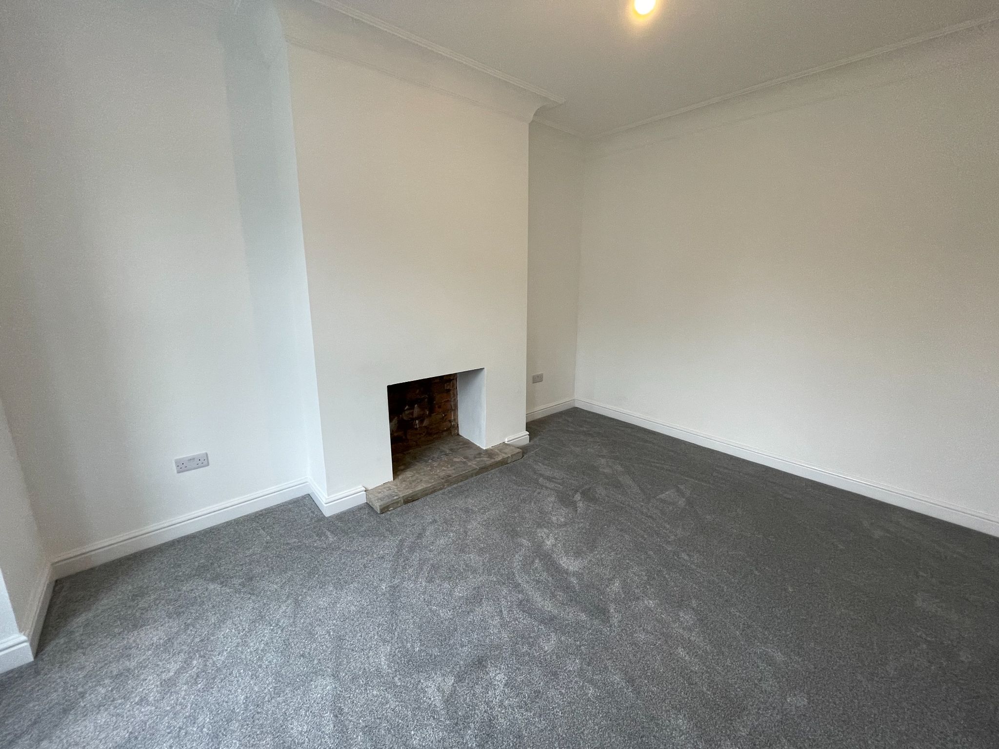 4 bedroom semi-detached house For Sale in Manchester - Photograph 17.