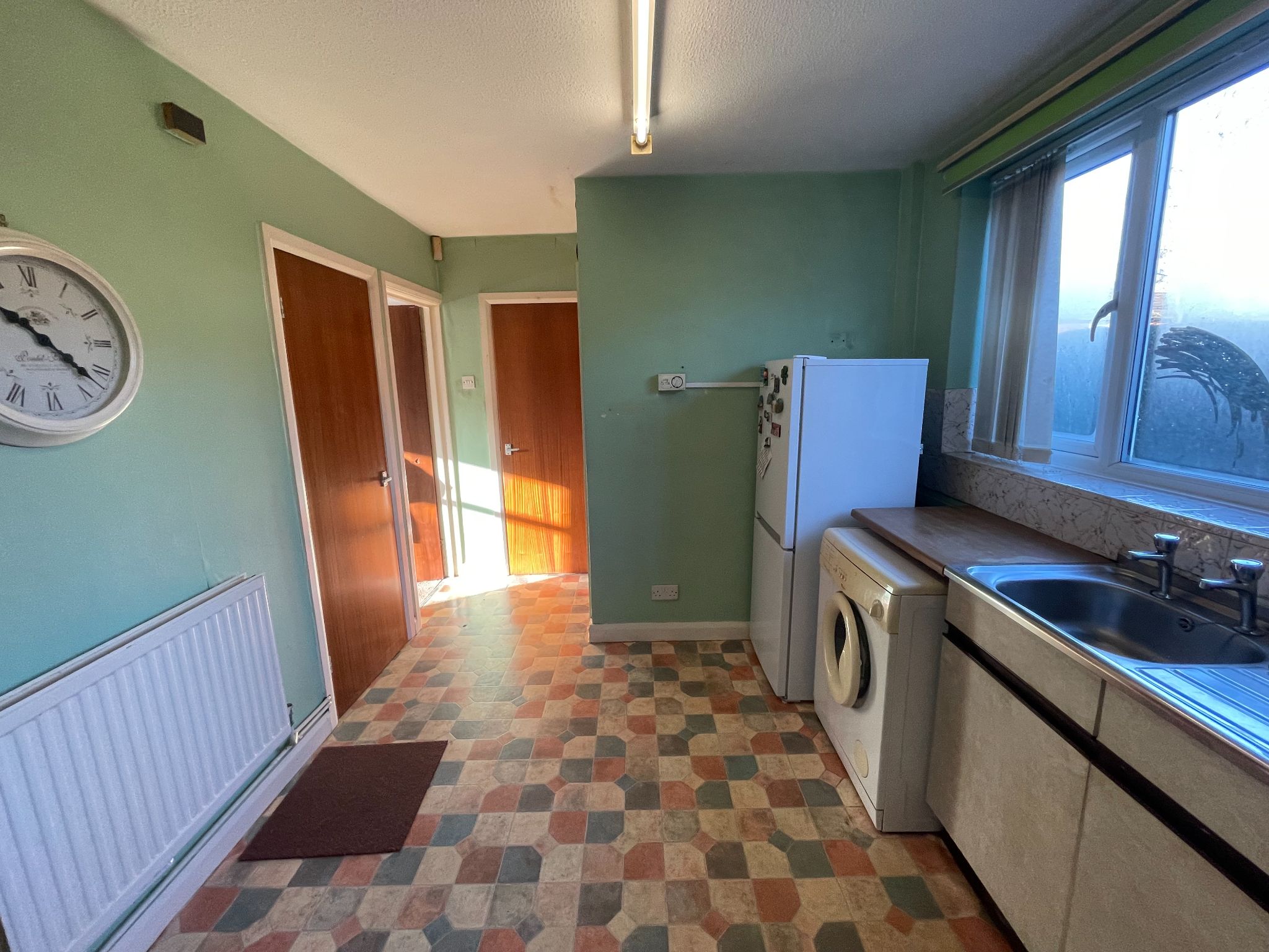 3 bedroom mid terraced house For Sale in Manchester - Photograph 4.