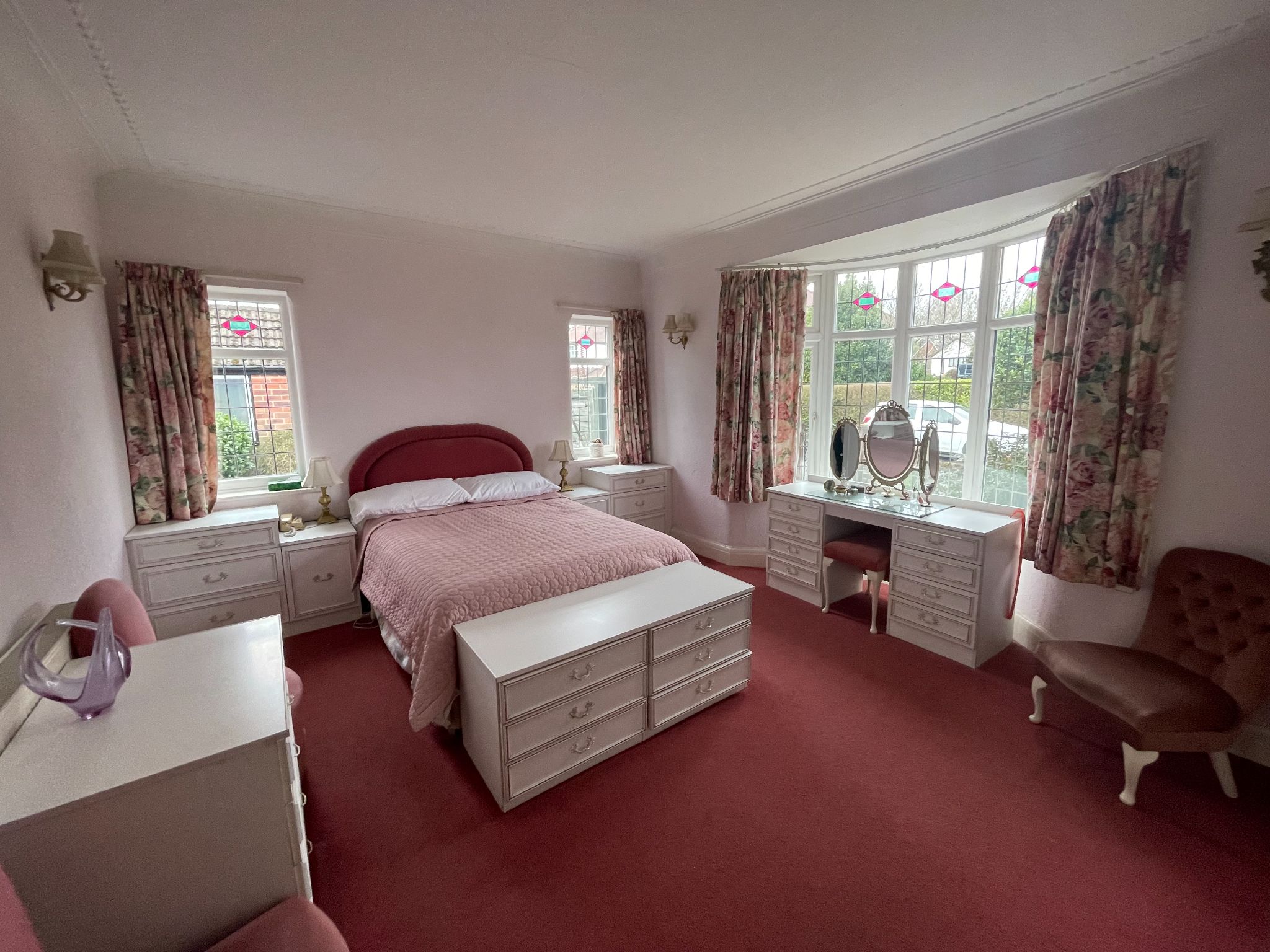 2 bedroom detached bungalow For Sale in Cheadle - Photograph 10.