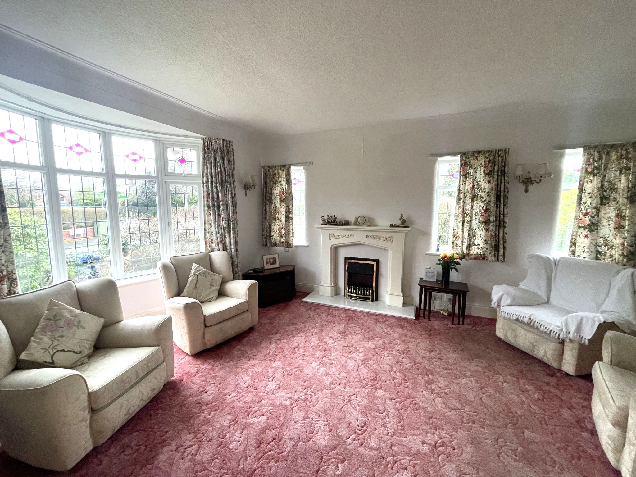 2 bedroom detached bungalow For Sale in Cheadle - Photograph 6.