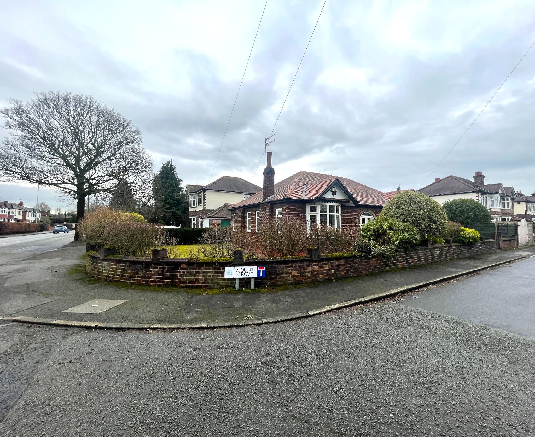 2 bedroom detached bungalow For Sale in Cheadle - Property photograph.