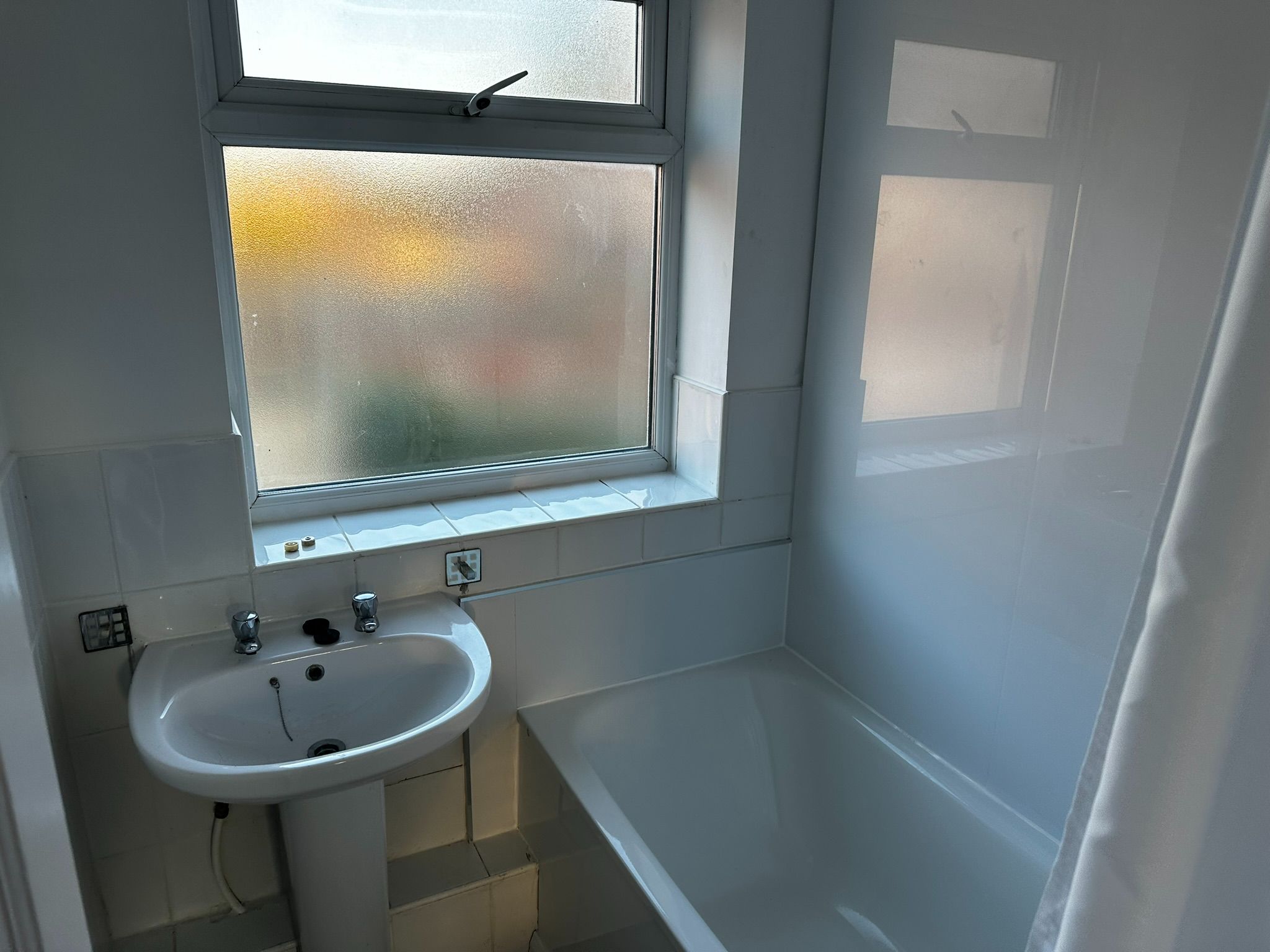 2 bedroom semi-detached house To Let in Manchester - Photograph 9.