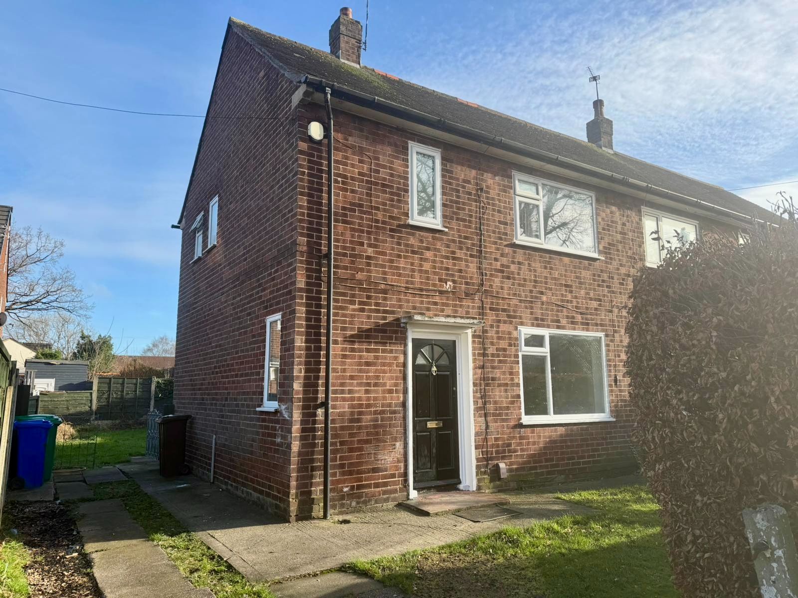 2 bedroom semi-detached house To Let in Manchester - Property photograph.