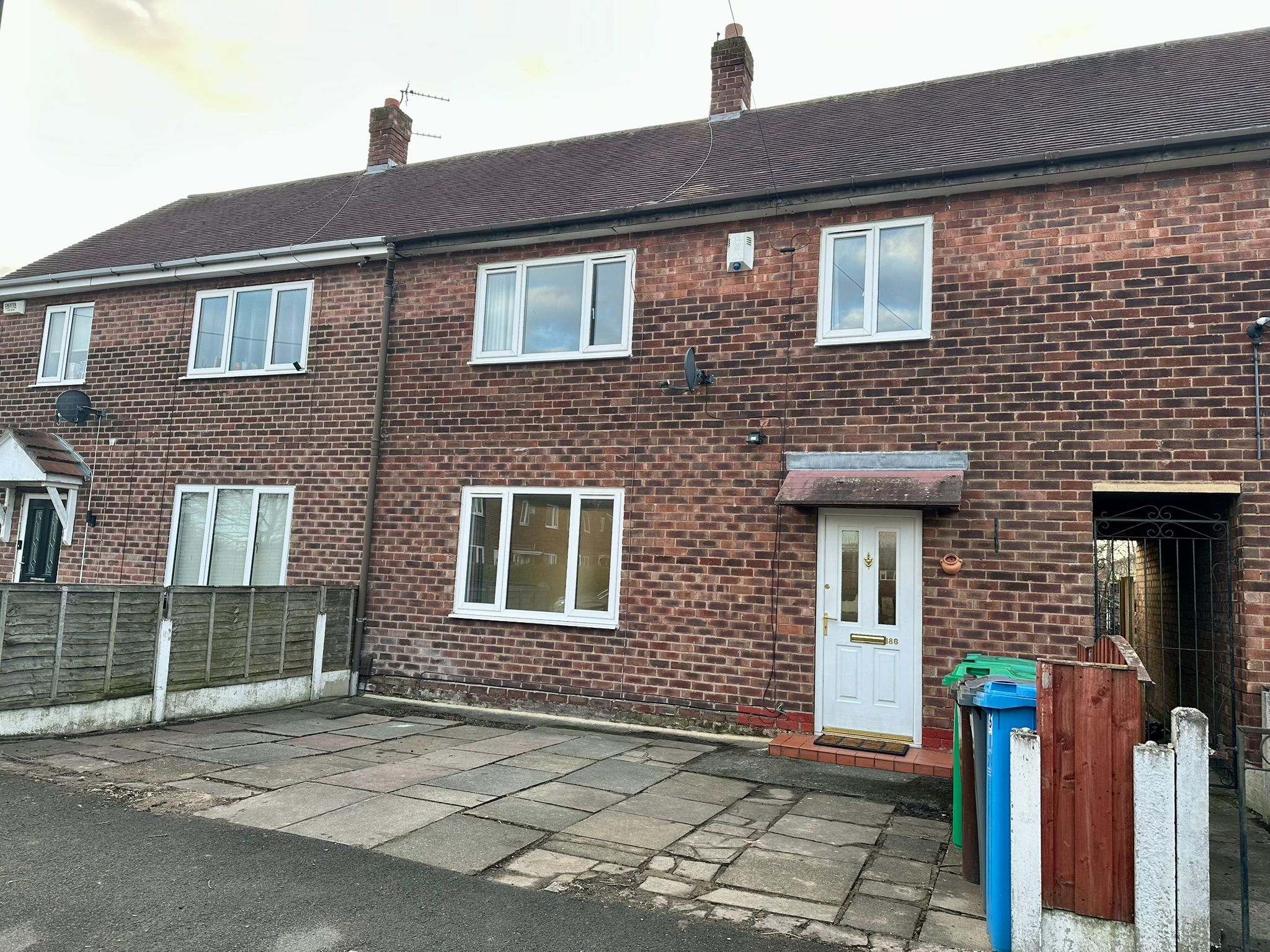 3 bedroom mid terraced house To Let in Manchester - Property photograph.
