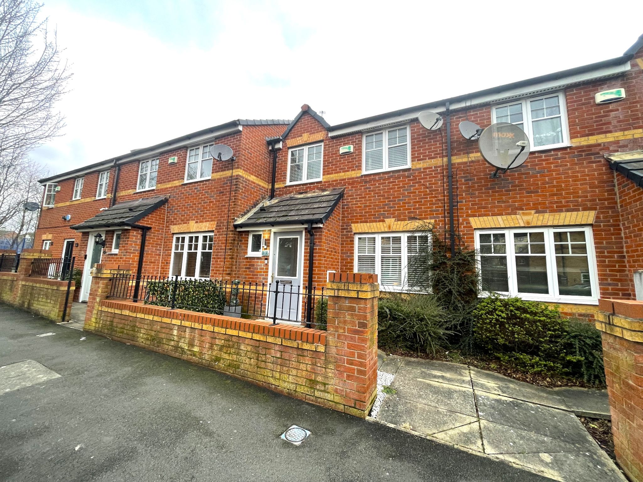 3 bedroom mid terraced house For Sale in Manchester - Property photograph.
