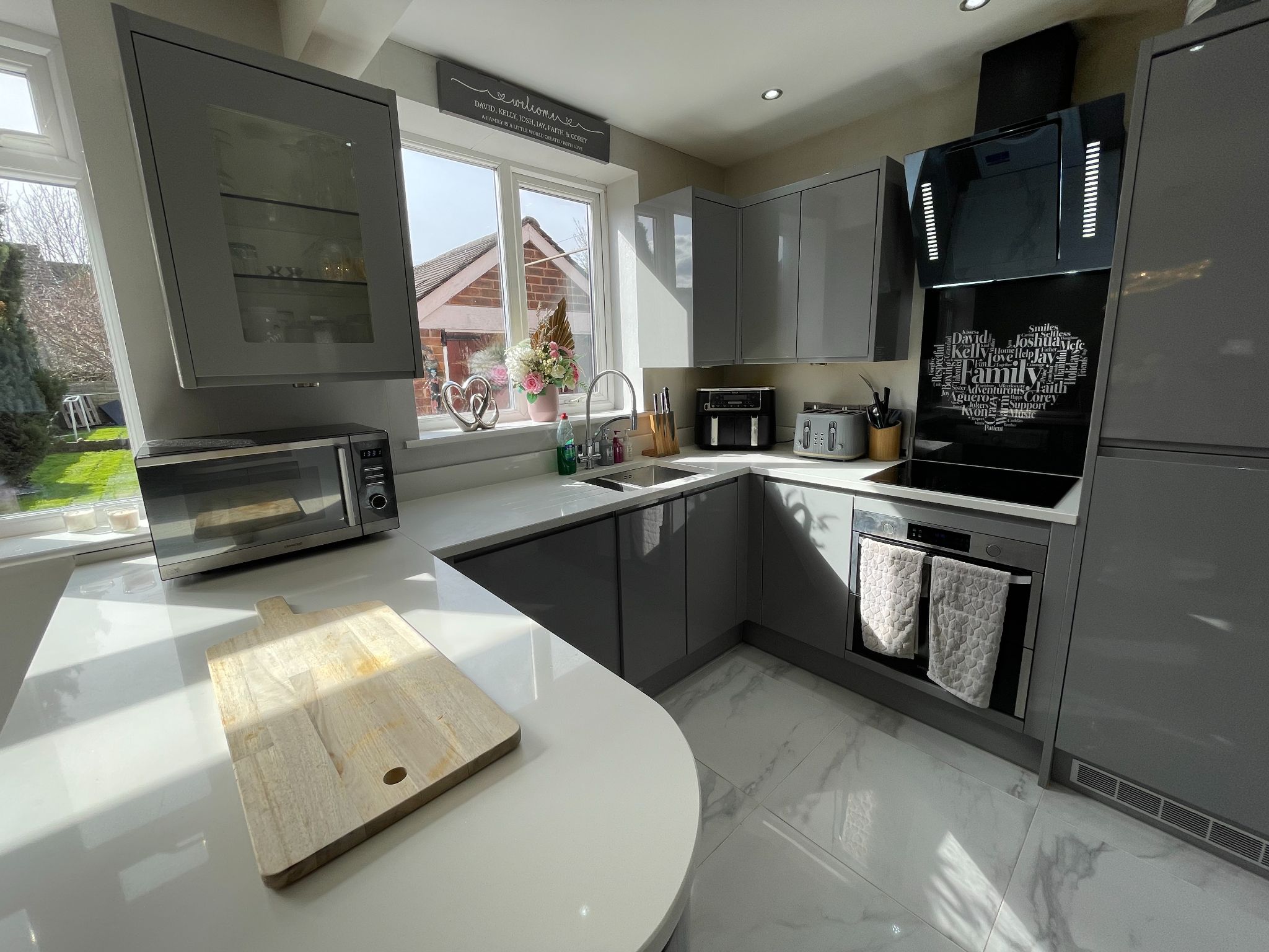 3 bedroom semi-detached house For Sale in Manchester - Photograph 9.