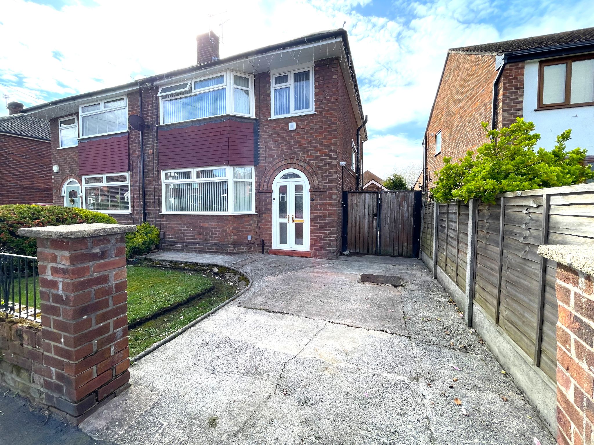 3 bedroom semi-detached house For Sale in Manchester - Property photograph.