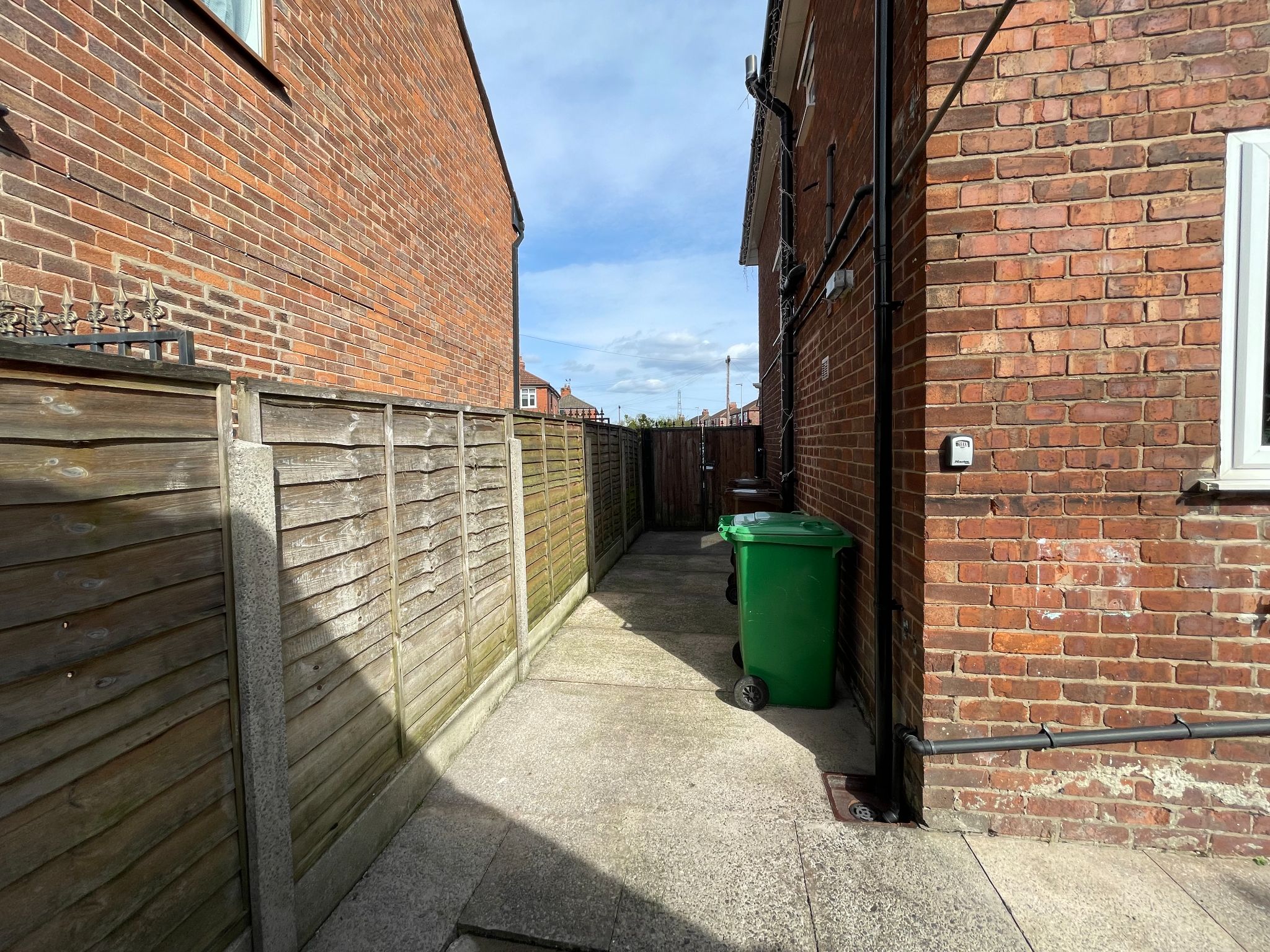 3 bedroom semi-detached house For Sale in Manchester - Photograph 22.