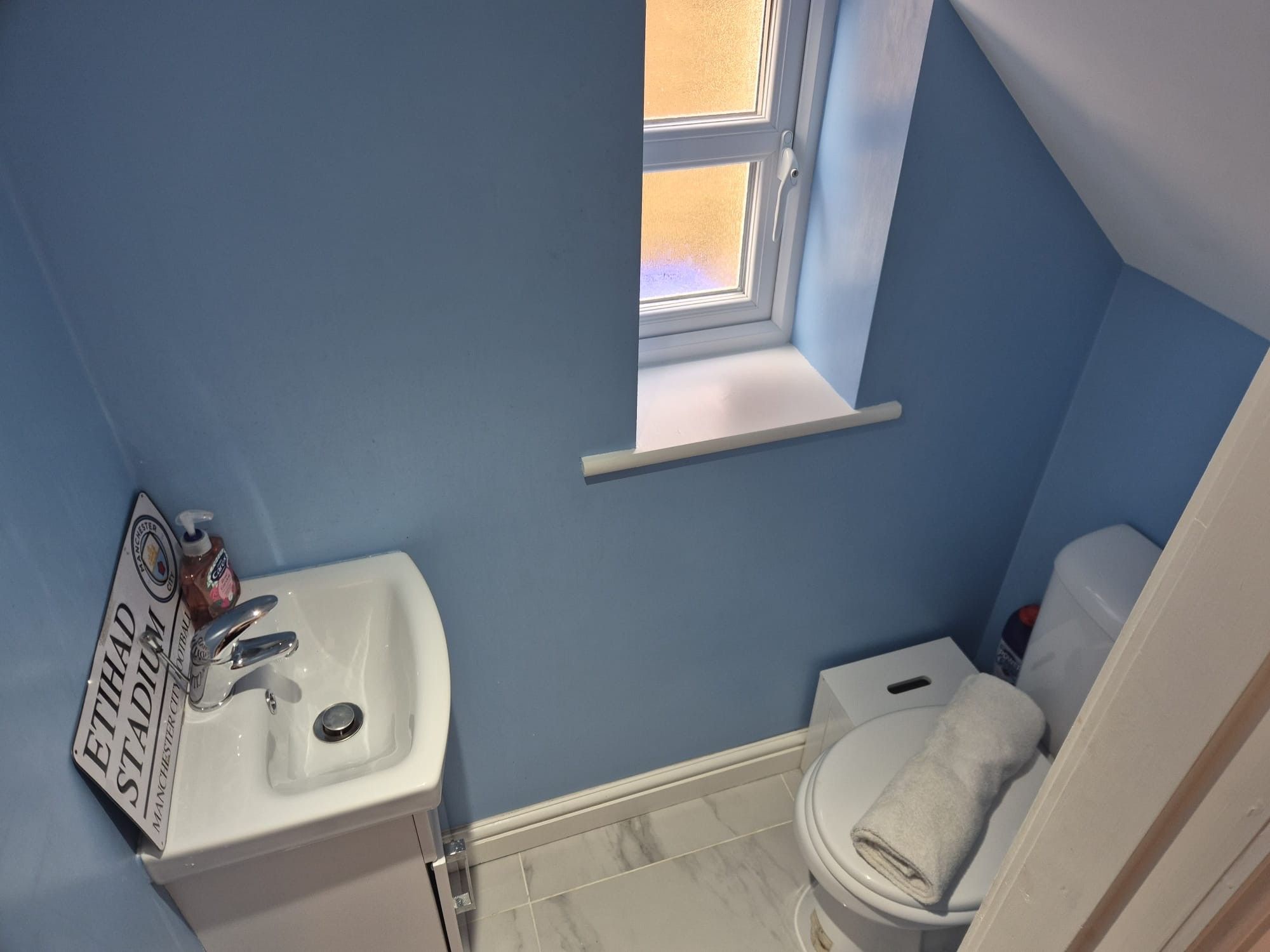 3 bedroom semi-detached house For Sale in Manchester - Photograph 11.