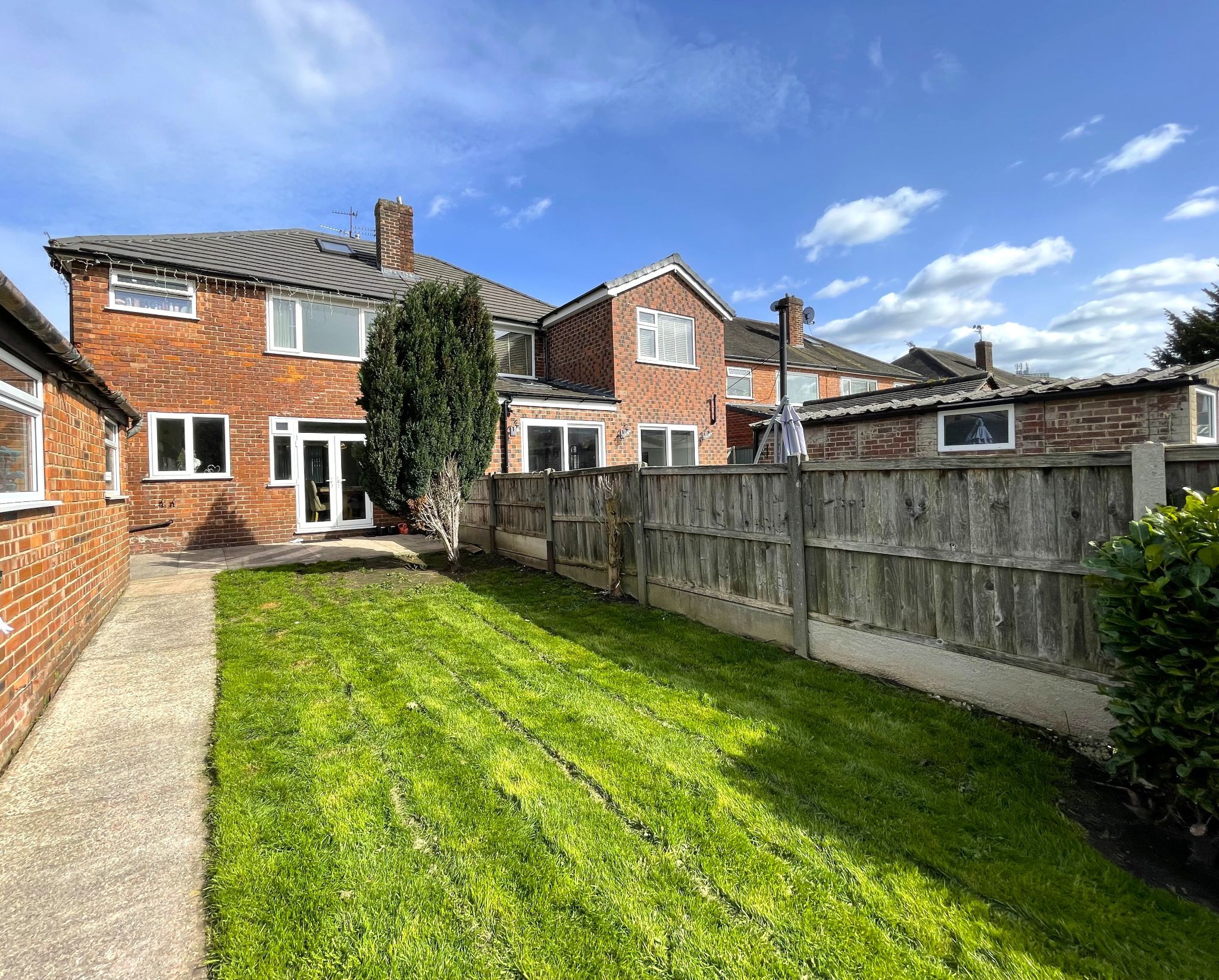 3 bedroom semi-detached house For Sale in Manchester - Property photograph.
