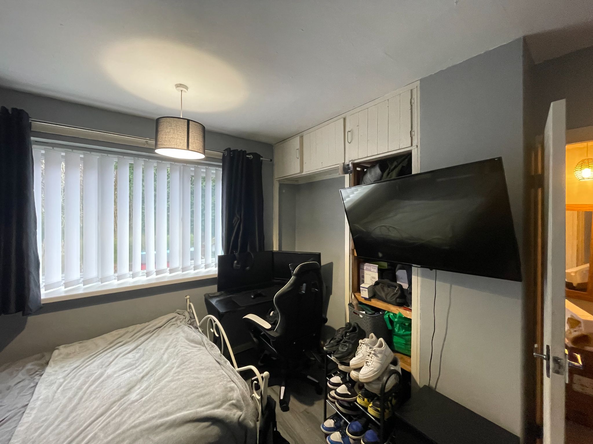 2 bedroom mid terraced house For Sale in Manchester - Photograph 11.