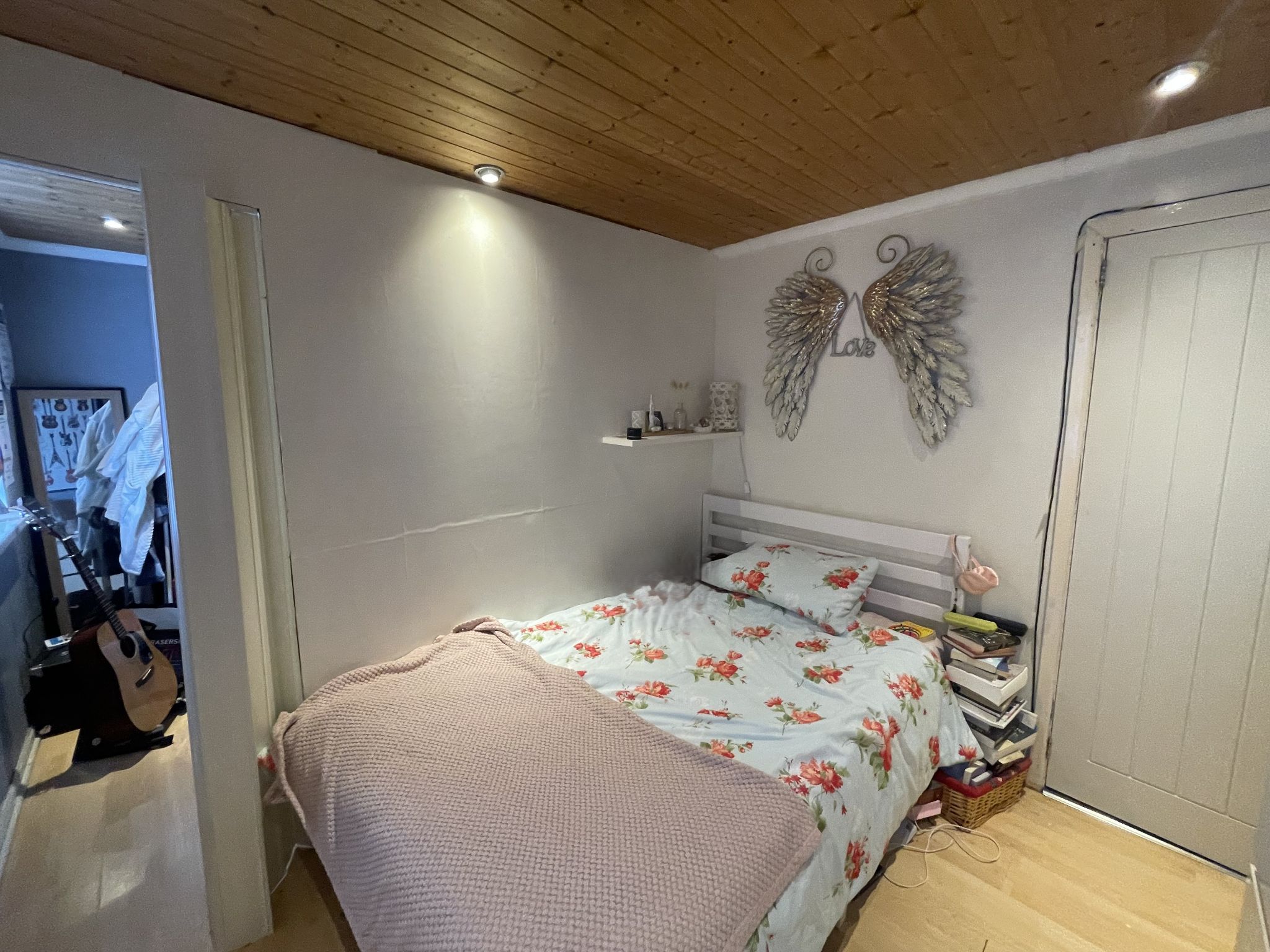 2 bedroom mid terraced house For Sale in Manchester - Photograph 8.