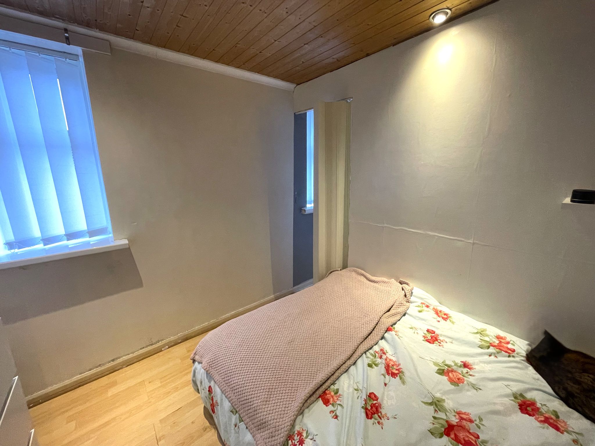 2 bedroom mid terraced house For Sale in Manchester - Photograph 9.