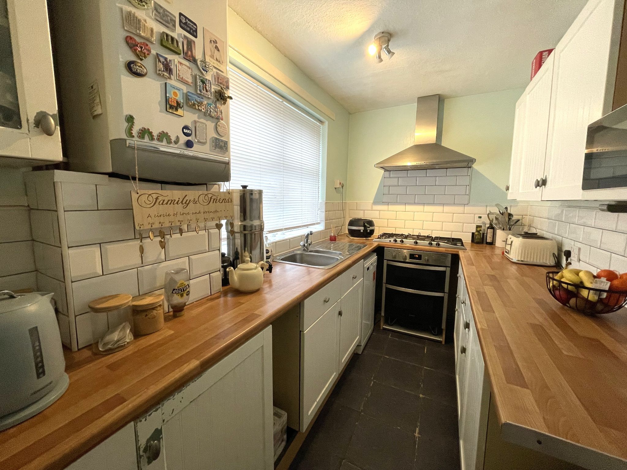 2 bedroom mid terraced house For Sale in Manchester - Photograph 5.