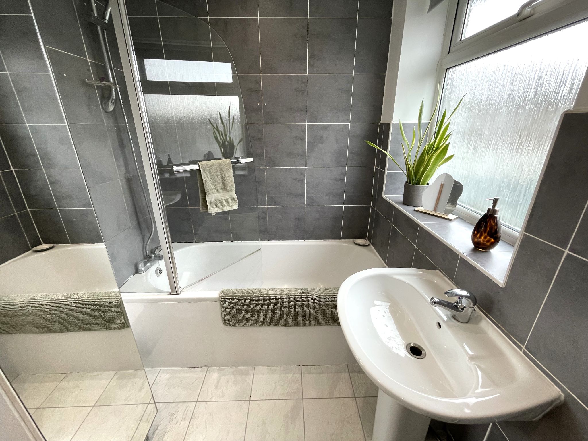 2 bedroom mid terraced house For Sale in Manchester - Photograph 15.