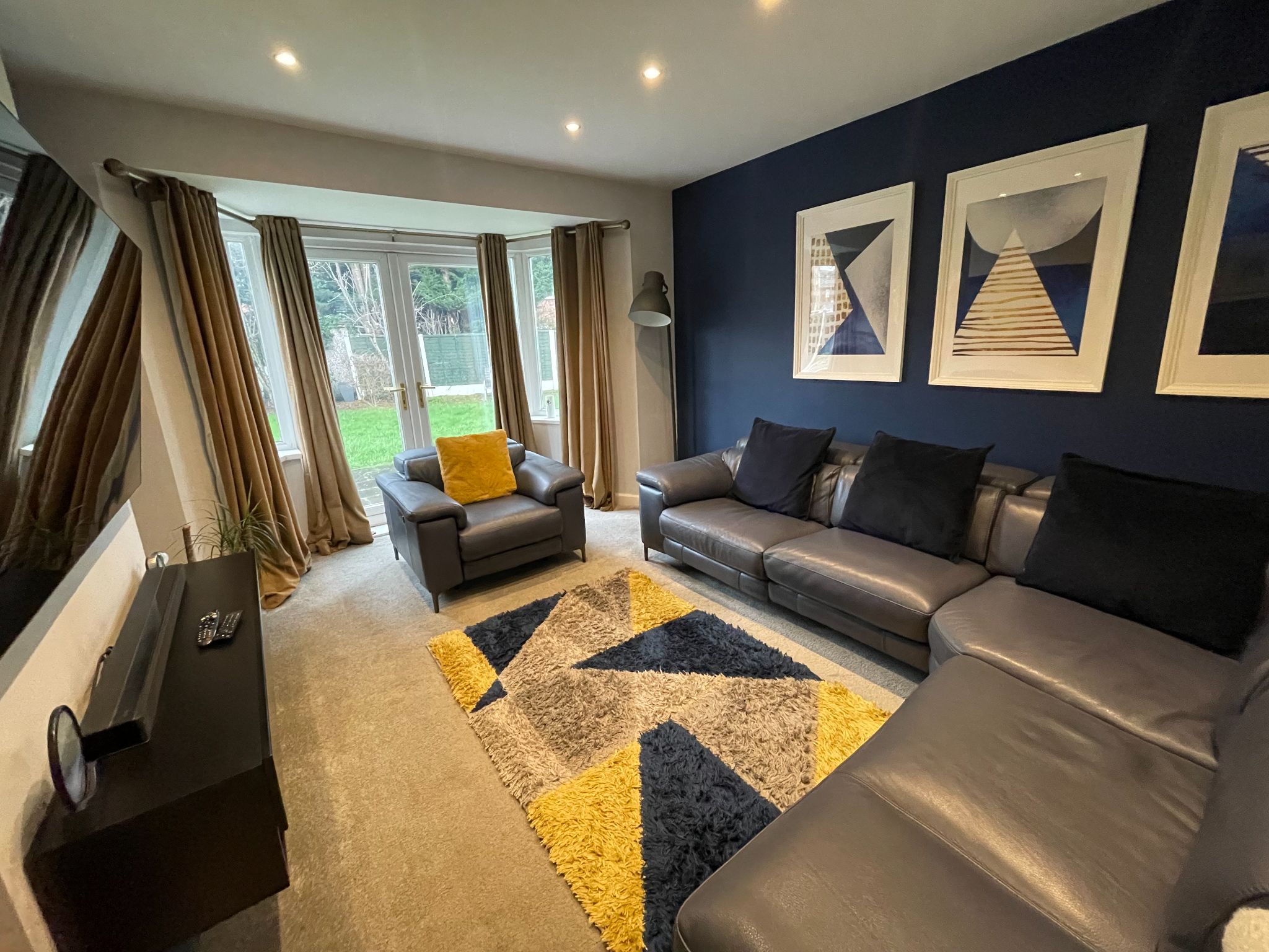 4 bedroom semi-detached house For Sale in Manchester - Property photograph.