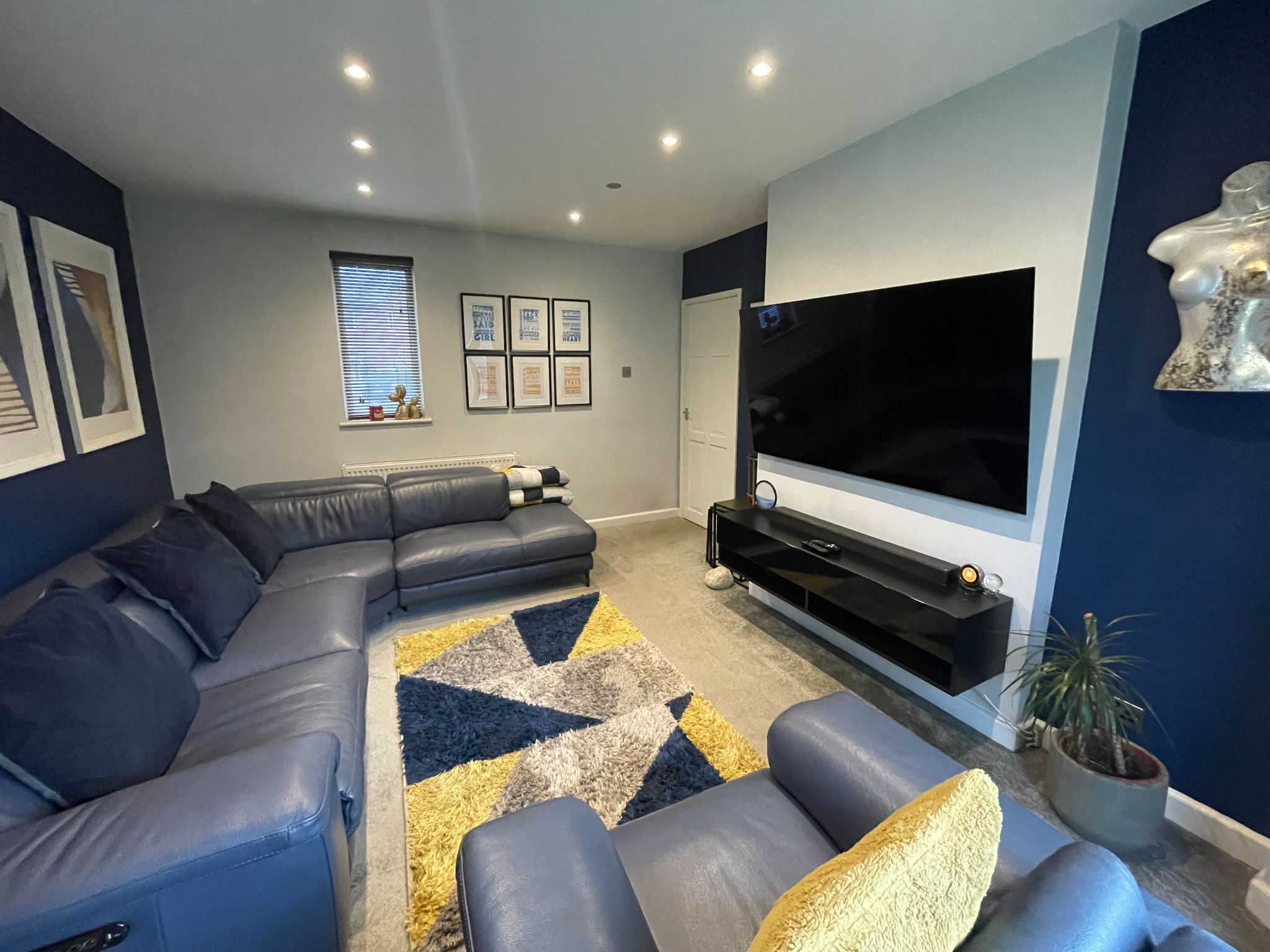 4 bedroom semi-detached house For Sale in Manchester - Property photograph.