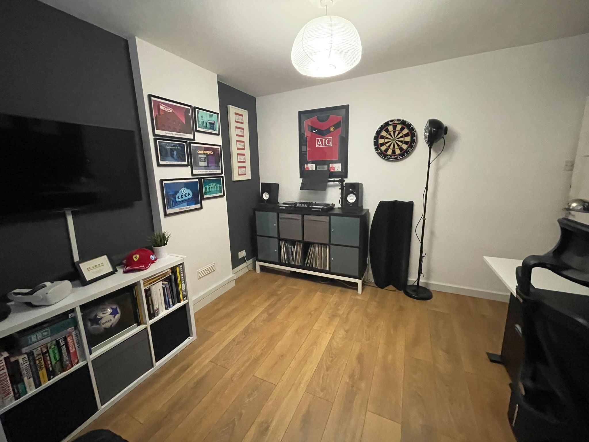 4 bedroom semi-detached house For Sale in Manchester - Photograph 9.