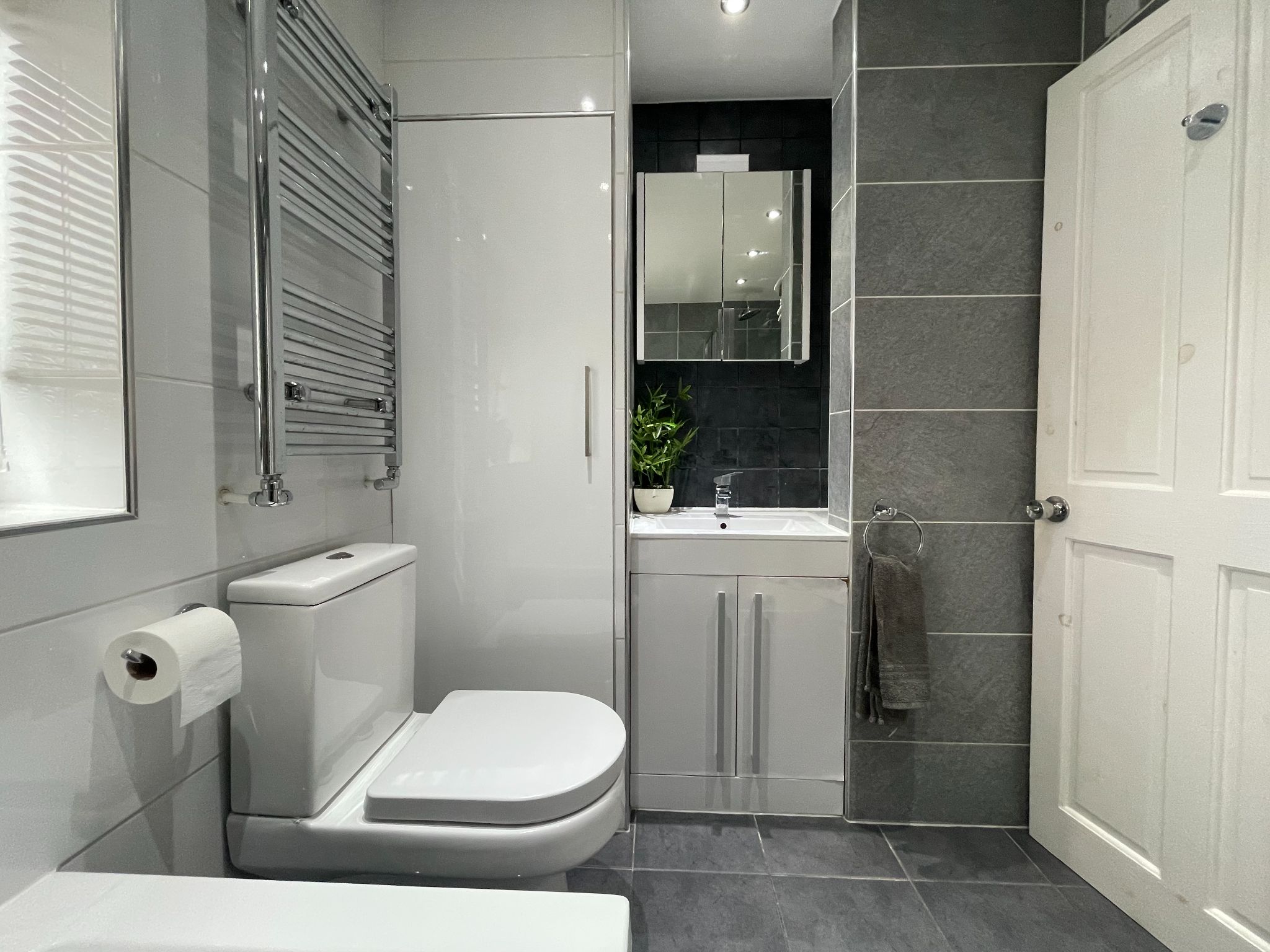 4 bedroom semi-detached house For Sale in Manchester - Photograph 9.