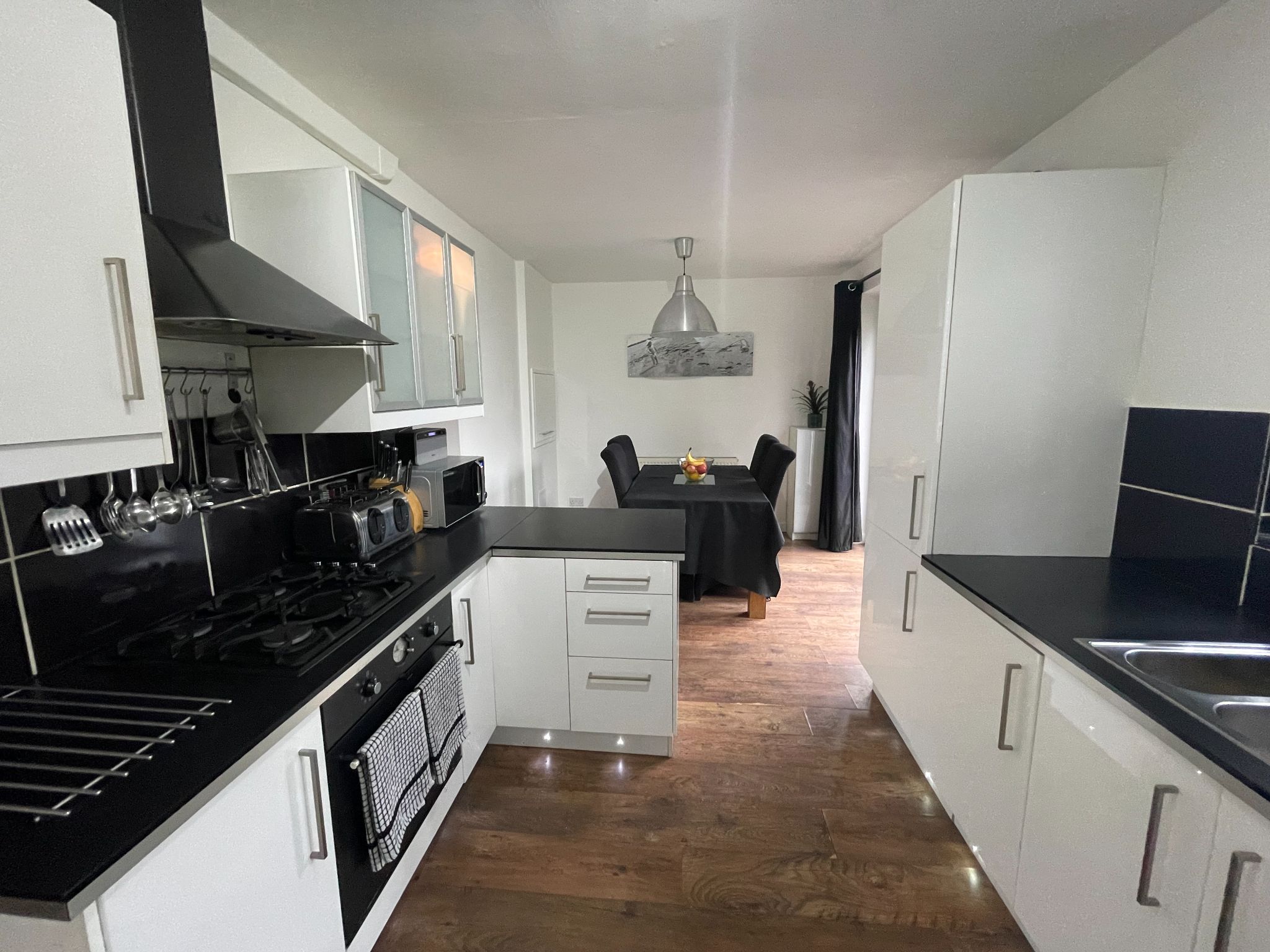 4 bedroom semi-detached house For Sale in Manchester - Photograph 20.